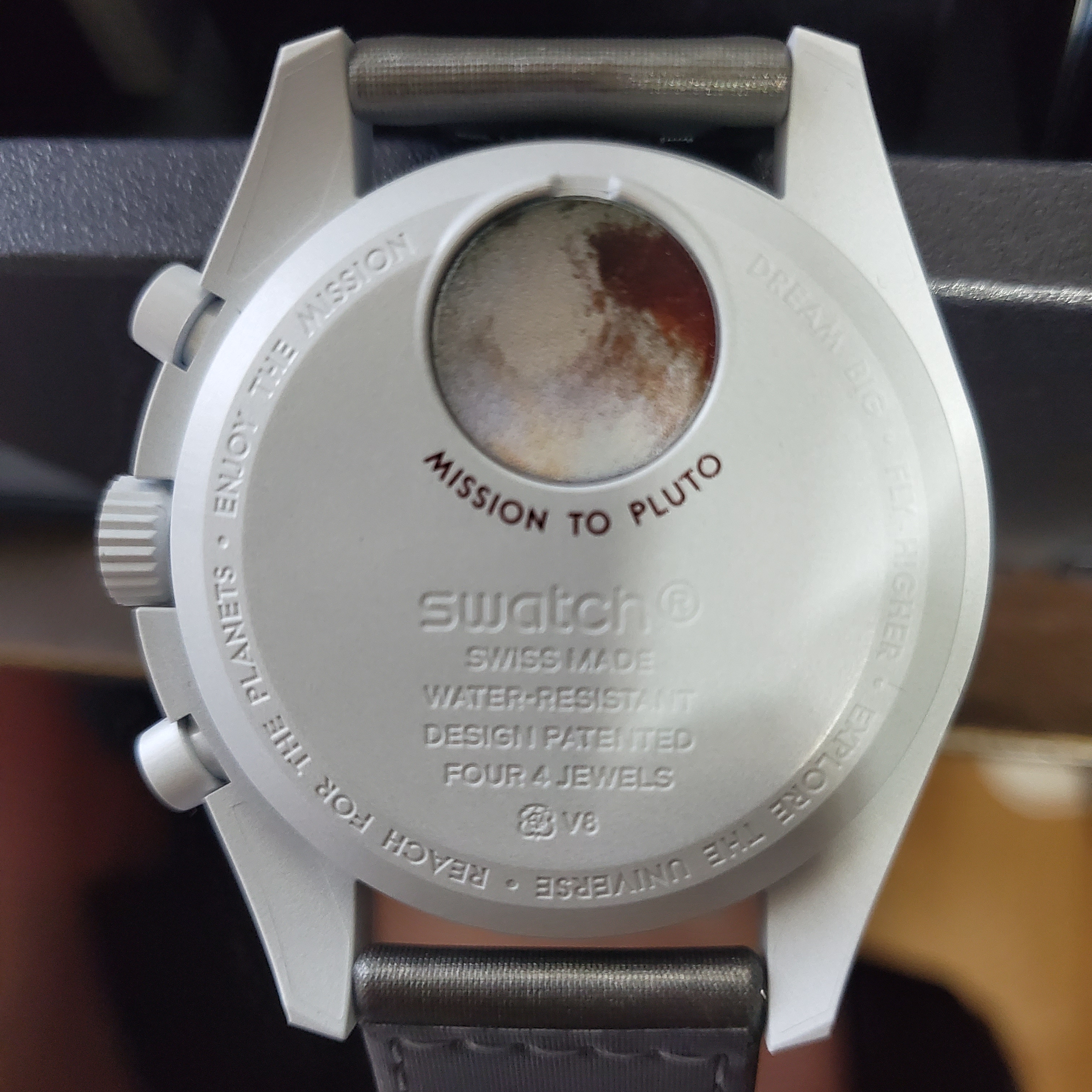 Swatch x Omega Bioceramic MoonSwatch Mission To Pluto 착용 스타일 - 2