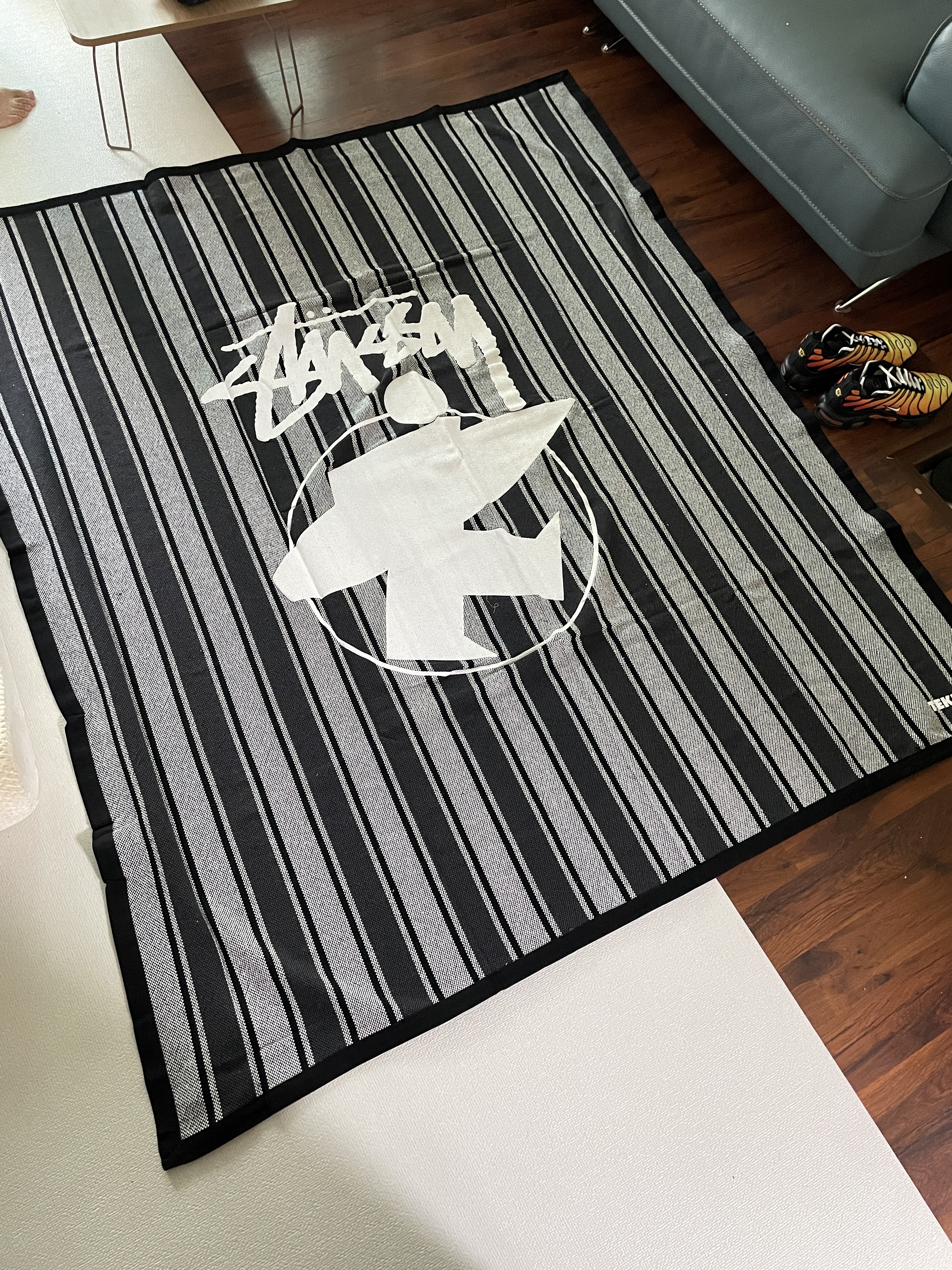 Stussy x Tekla Beach Blanket Baja Stripes 착용 스타일