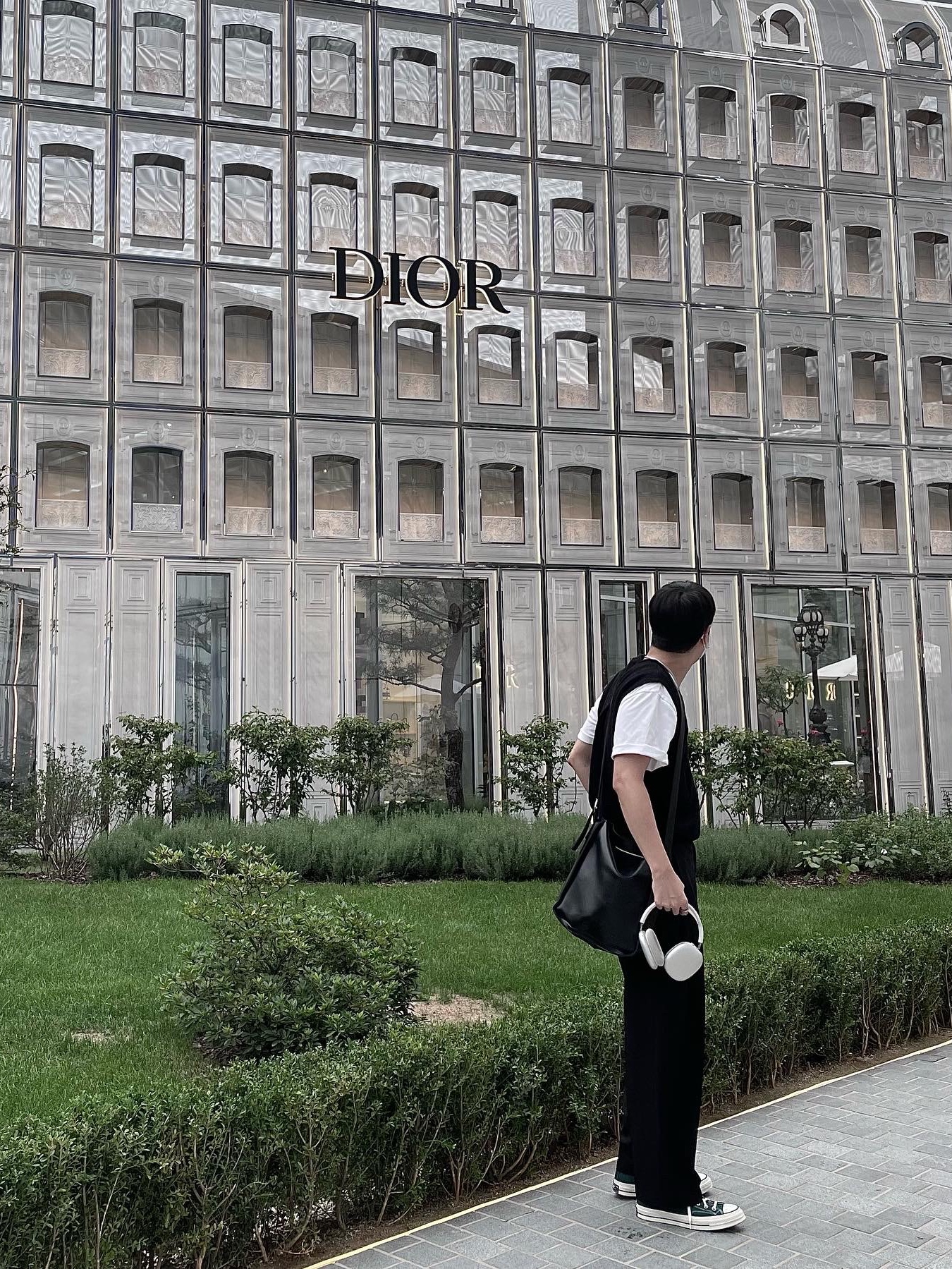 Apple AirPods Max Lightning Silver (Korean Ver.), Converse Chuck 70 High Midnight Clover 착용 스타일 - 1
