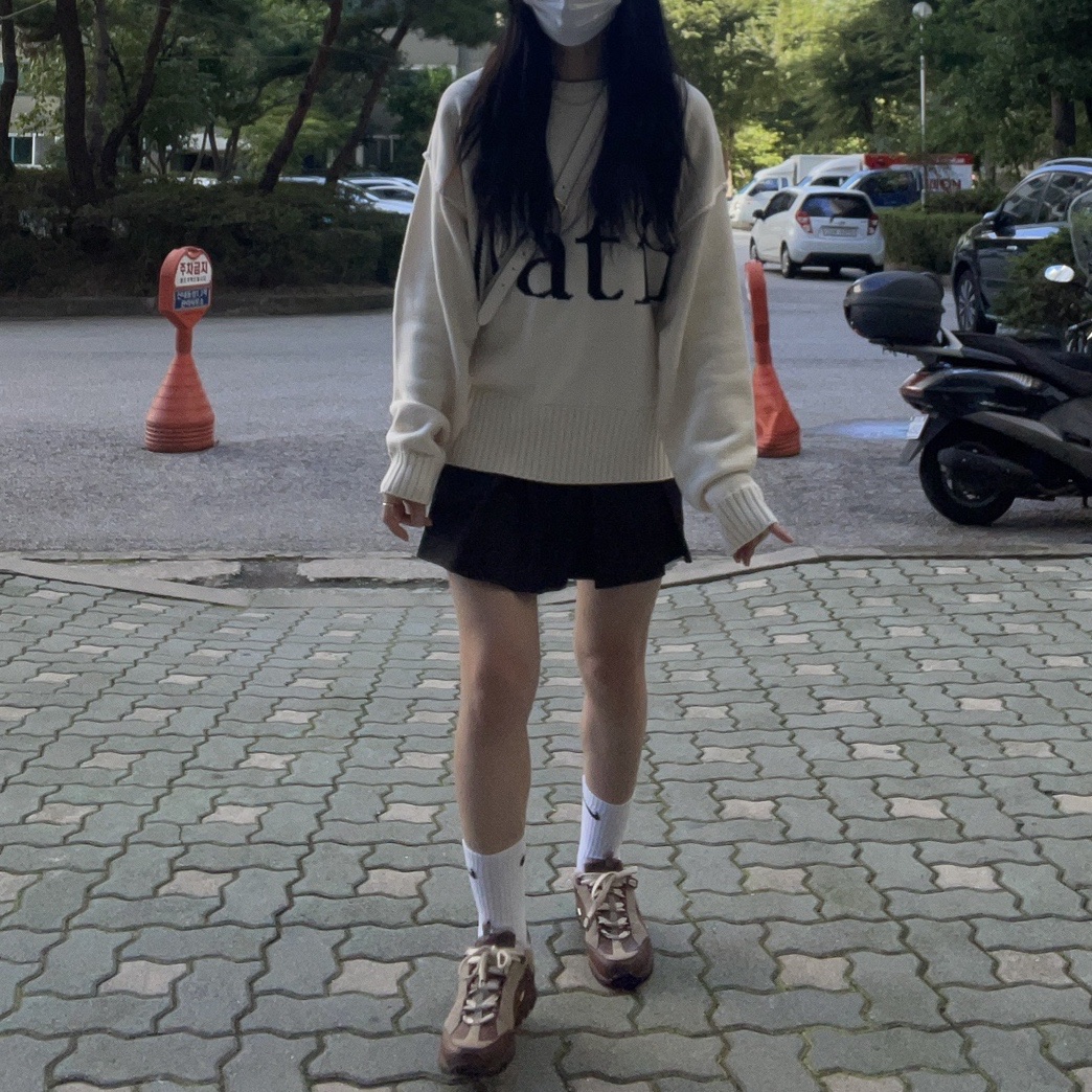 Nike x Jacquemus Air Humara LX Ale Brown and Gold 착용 스타일 - 1
