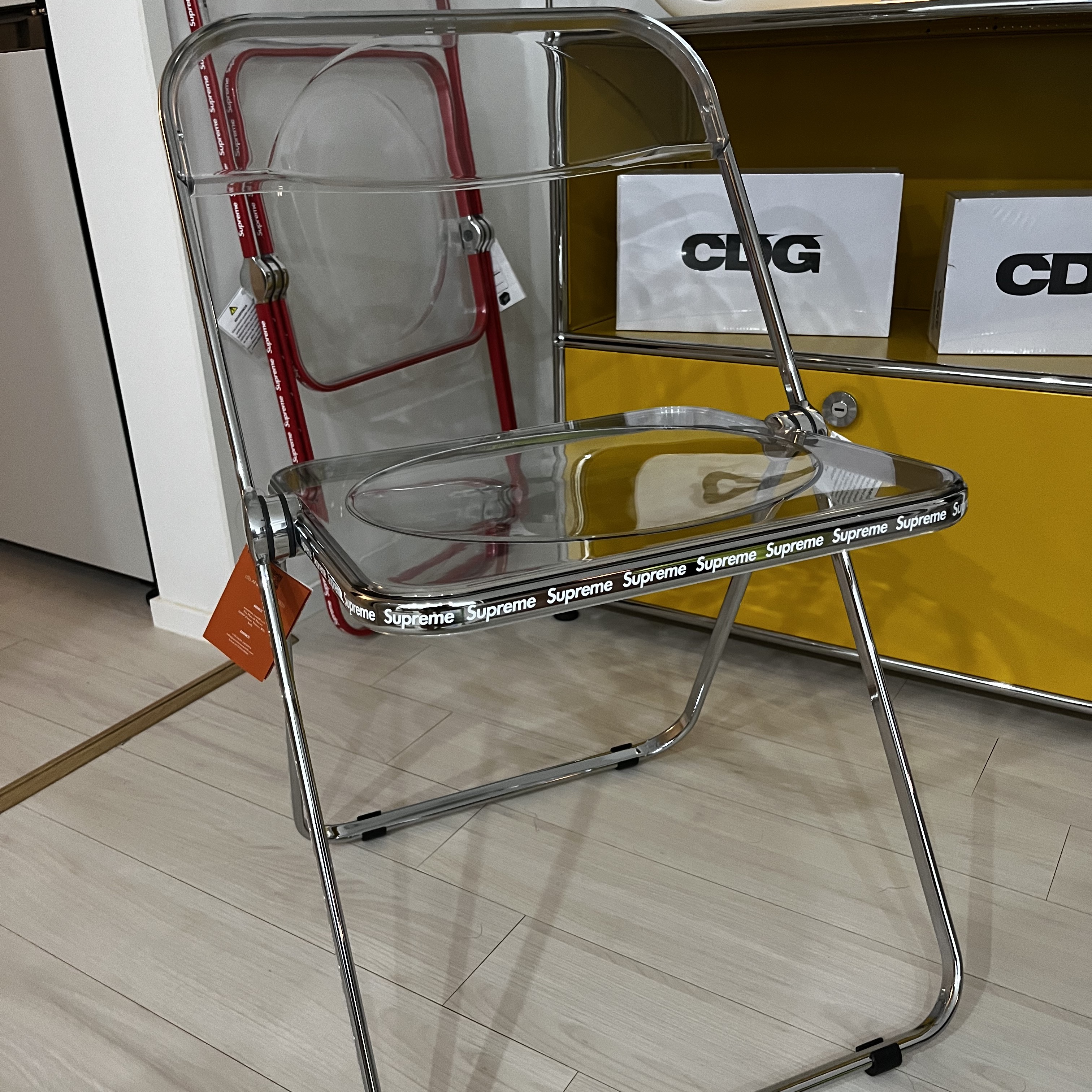 Supreme Anonima Castelli Plia Chair Red - 22SS, Vans Vault x CDG Old Skool LX White 착용 스타일 - 3