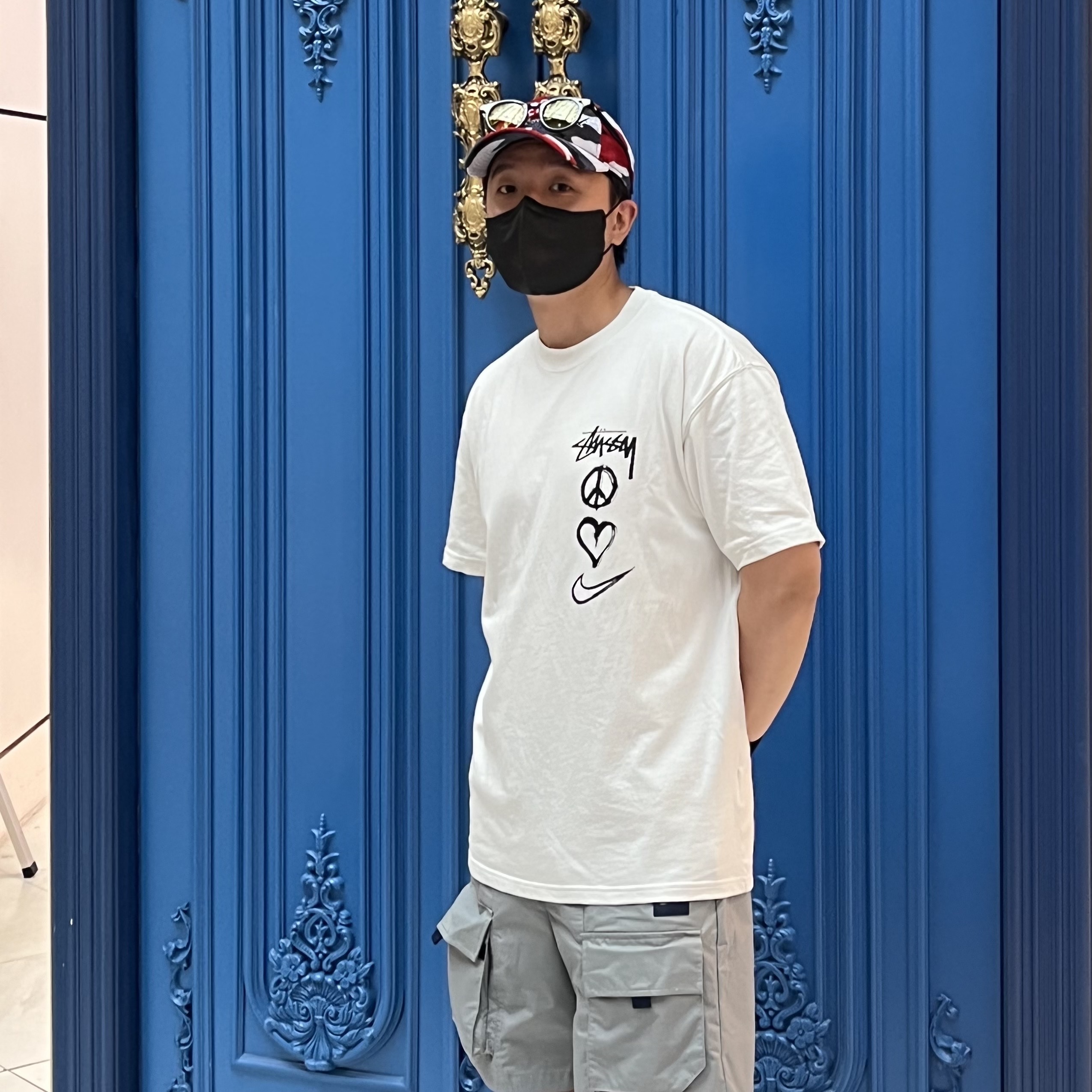 Jordan 1 x Travis Scott Retro Low OG SP Mocha, Nike x Stussy NRG RA T-Shirt Summit White (DM4942-121) 착용 스타일 - 2