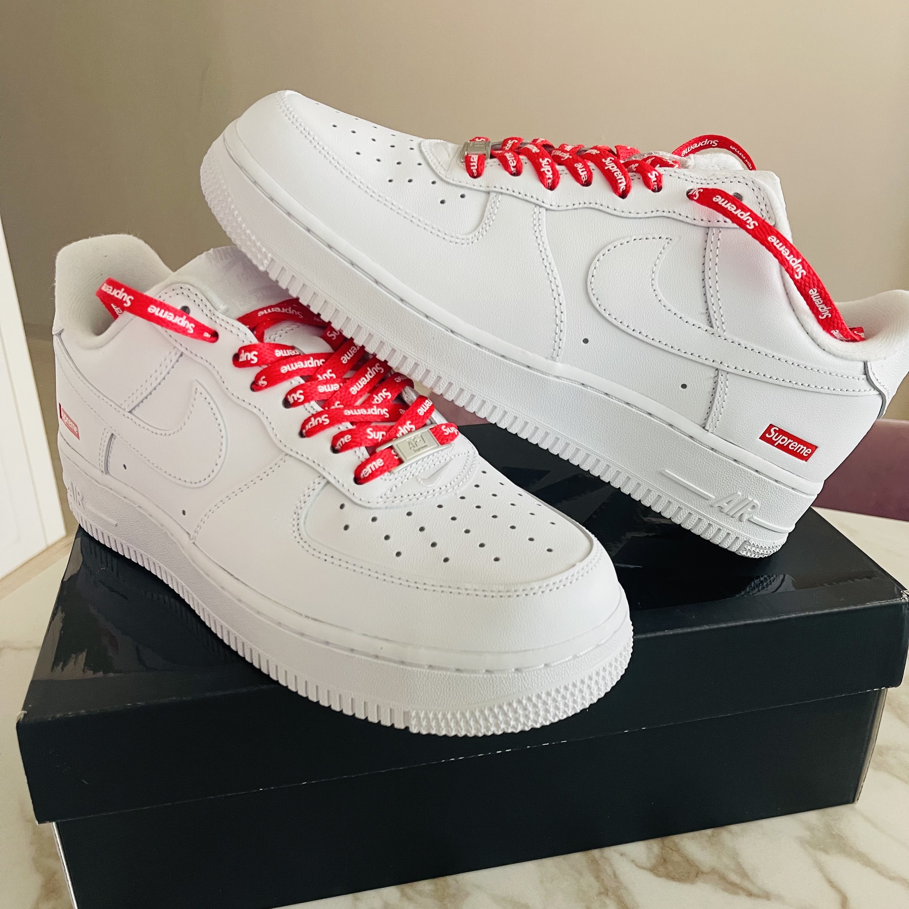Nike x Supreme Air Force 1 Low White 착용 스타일 - 1