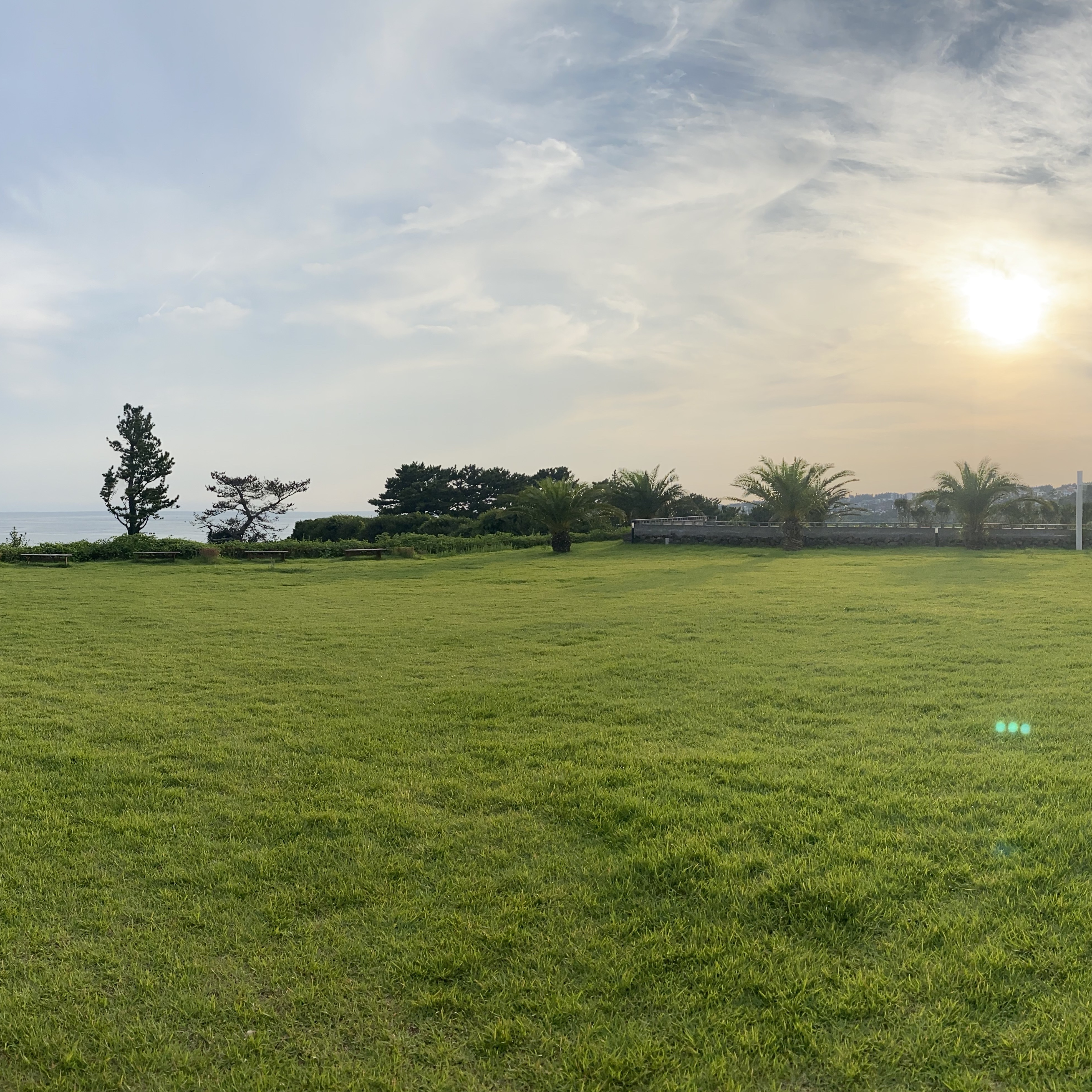 IAB Studio x Obey Beenzino Icon T-Shirt White, Nike x Travis Scott Air Max 1 Cact.us Brown 착용 스타일 - 3