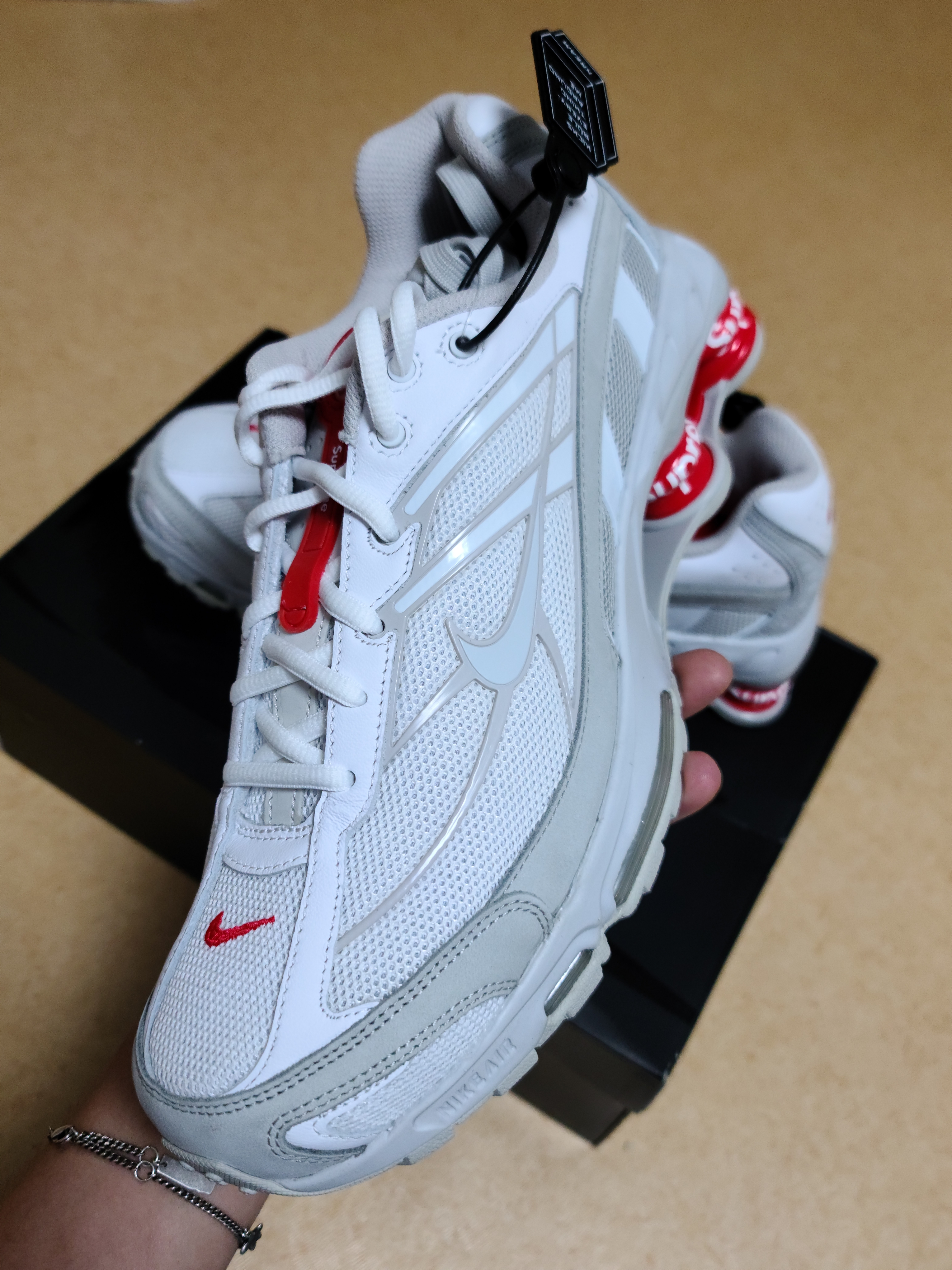 Nike x Supreme Shox Ride 2 SP White 착용 스타일 - 1