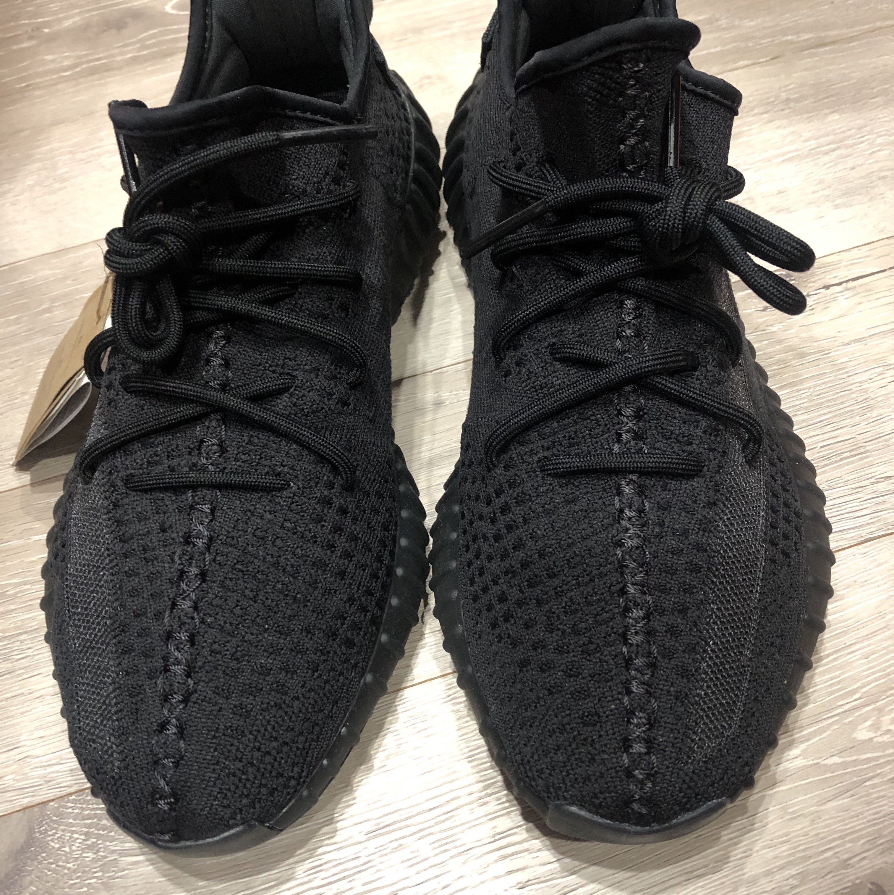 Adidas Yeezy Boost 350 V2 Onyx 착용 스타일