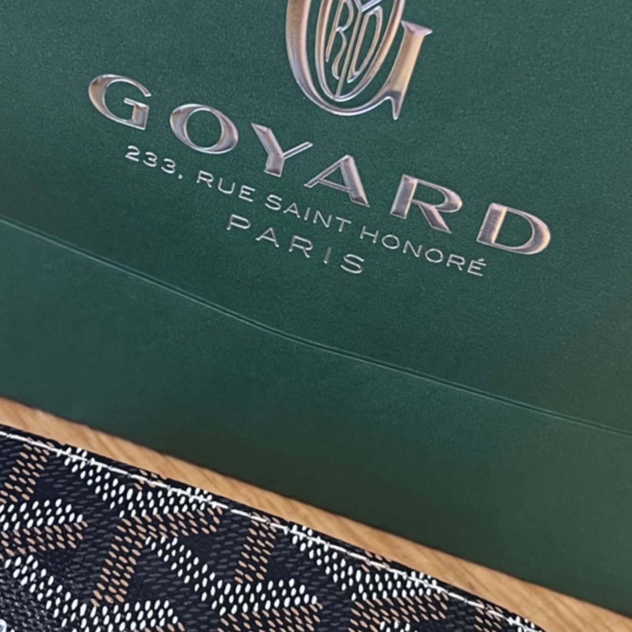 Goyard Victoire Wallet Black Tan 착용 스타일