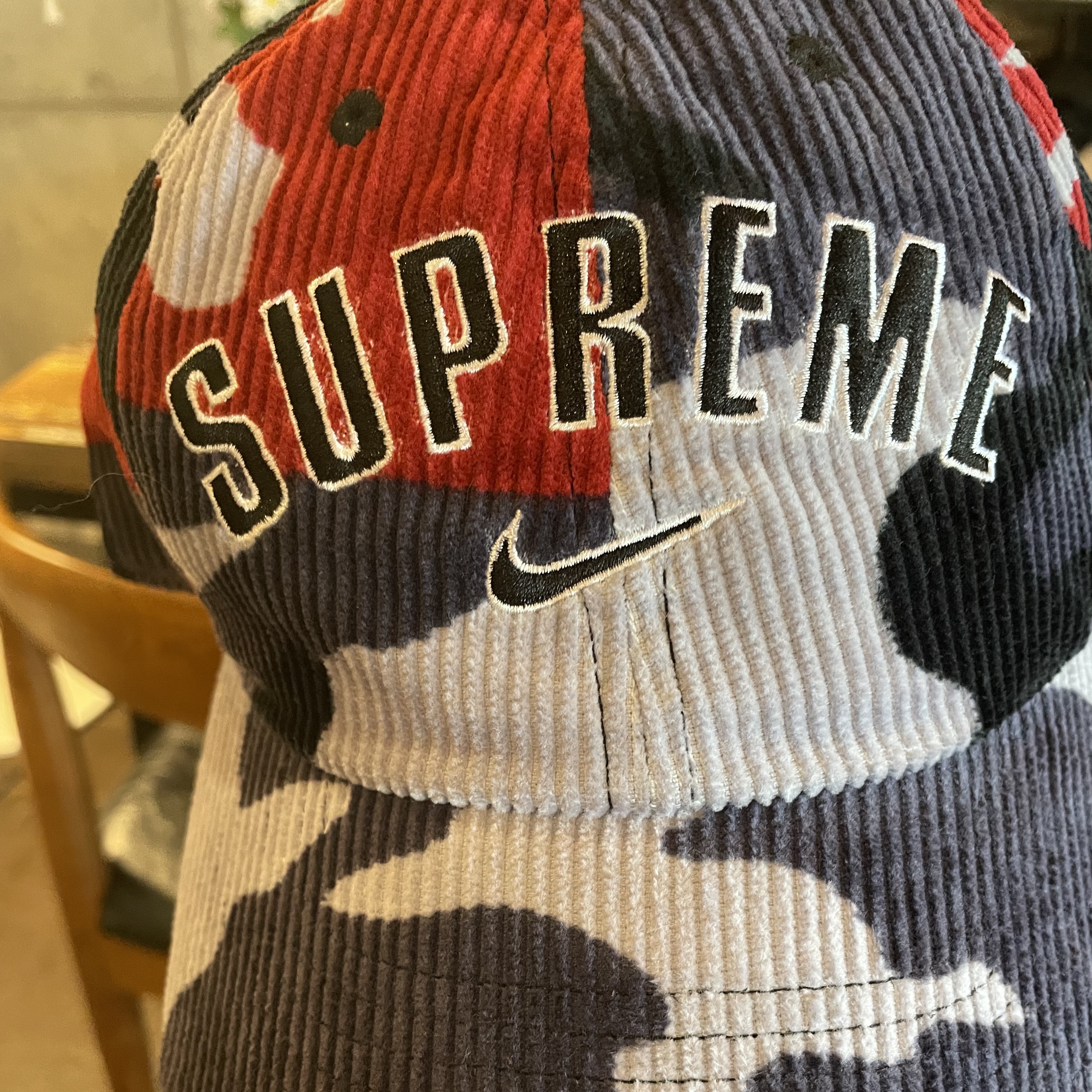 Supreme x Nike Arc Corduroy 6-Panel Red Camo - 22SS 착용 스타일
