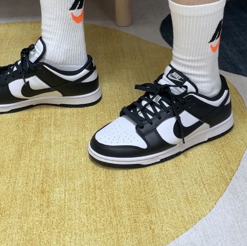 Nike Dunk Low Retro Black 착용 스타일 - 2
