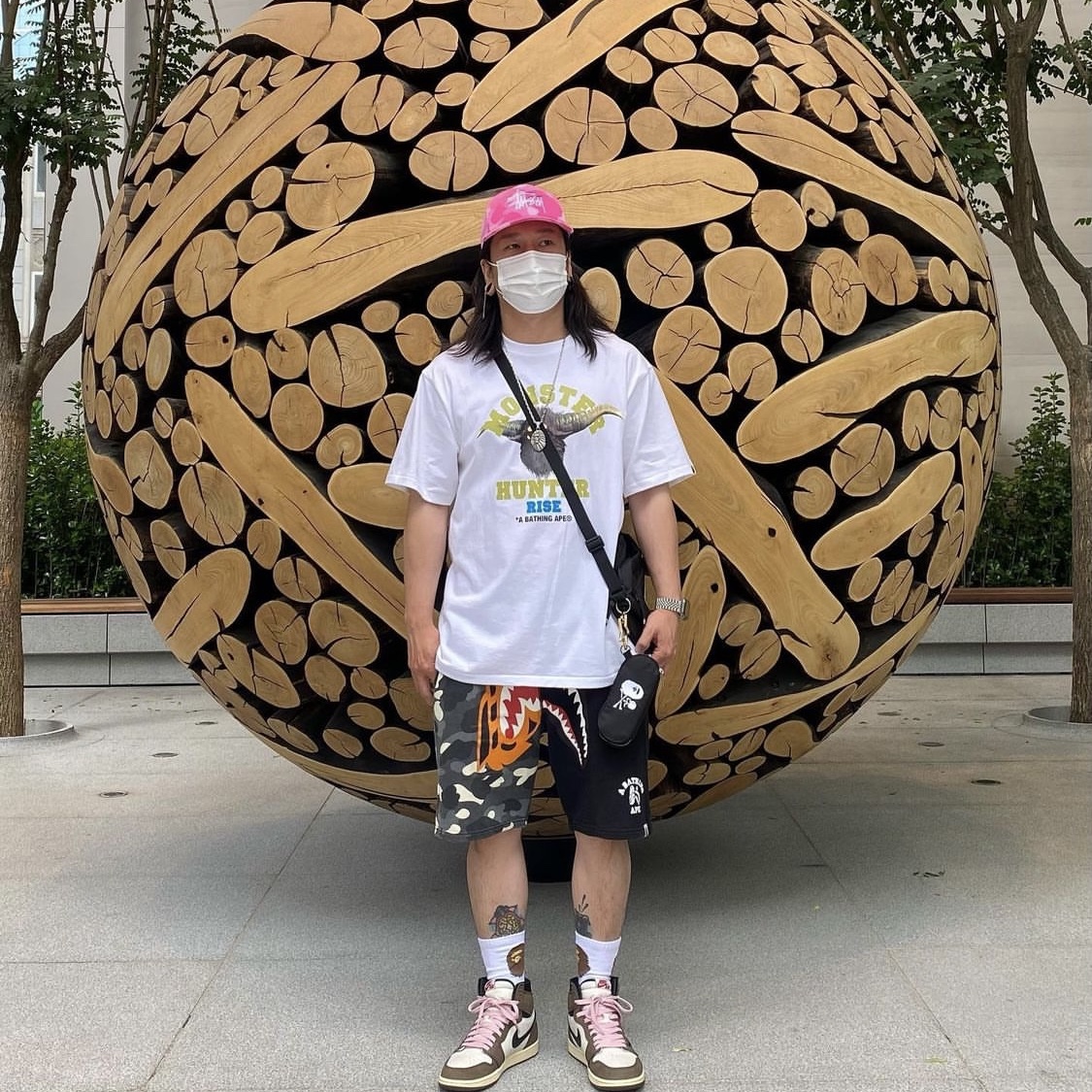 Stussy x BAPE Trucker Cap Pink, Jordan 1 x Travis Scott Retro High OG SP Mocha 착용 스타일