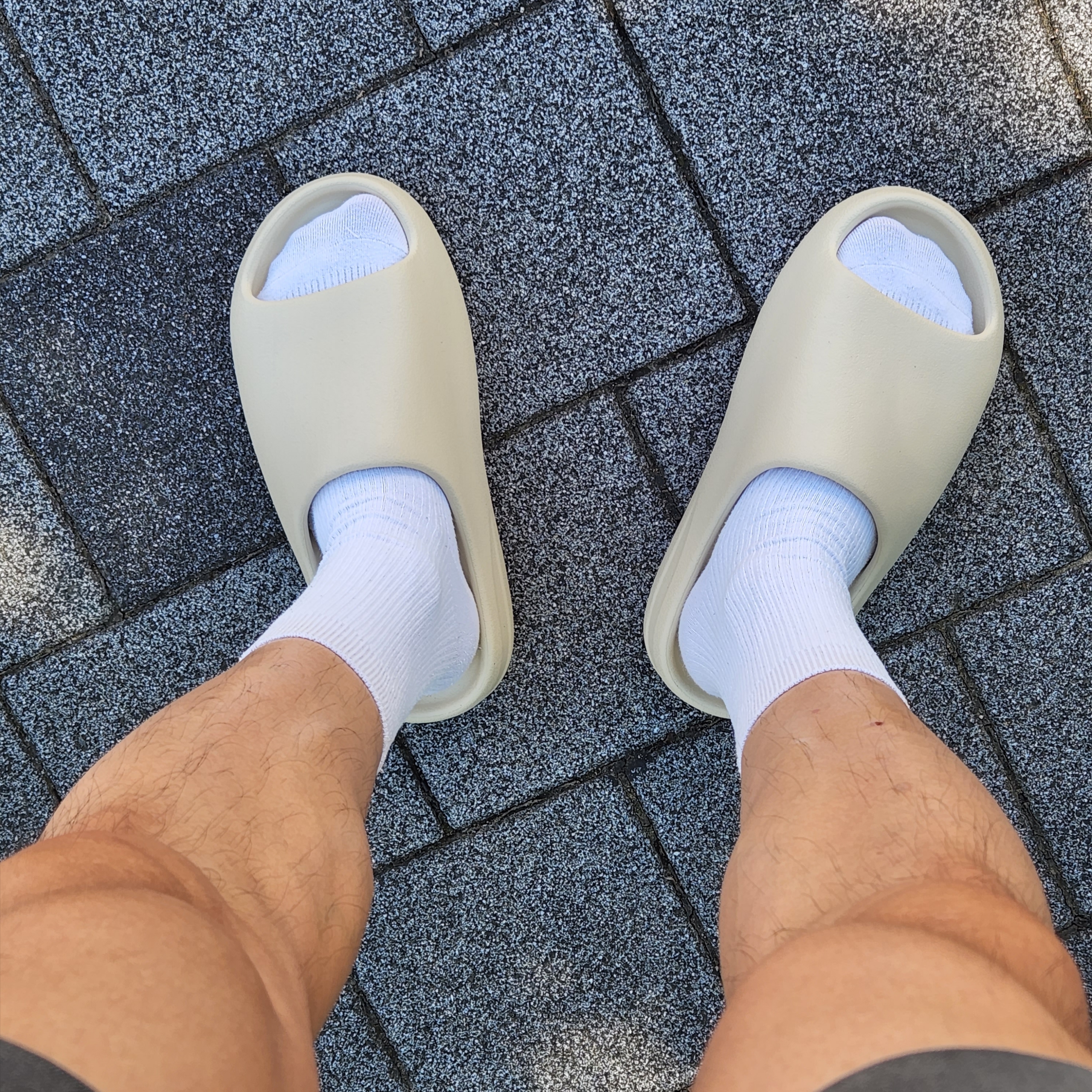 Adidas Yeezy Slide Bone 2022/2023 착용 스타일