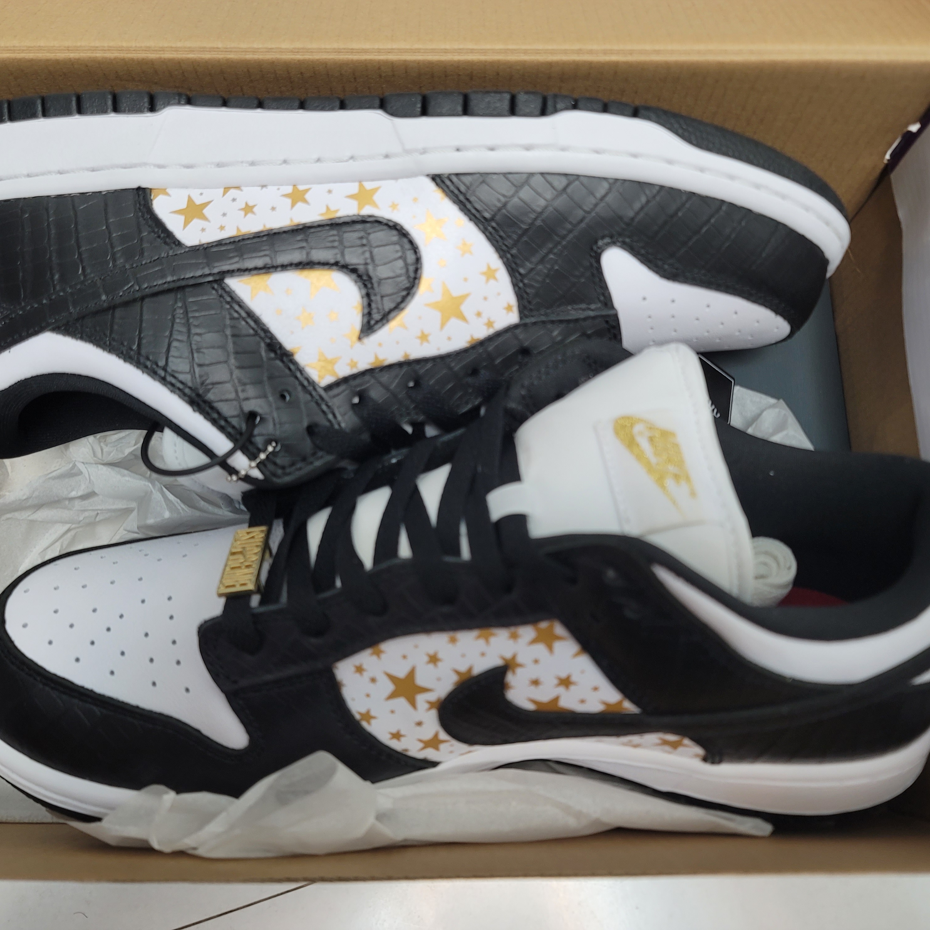 Nike x Supreme SB Dunk Low Black 착용 스타일 - 2