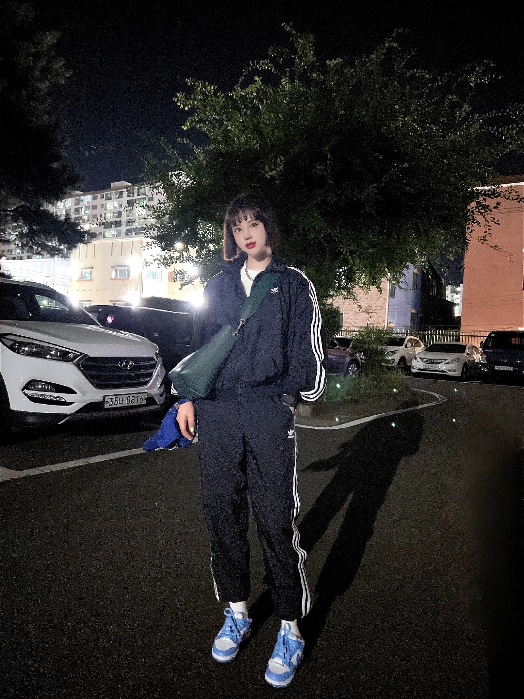 Celine Sangle Small Bucket Bag in Soft Grained Calfskin Taupe, Nike Dunk Low Retro University Blue 착용 스타일