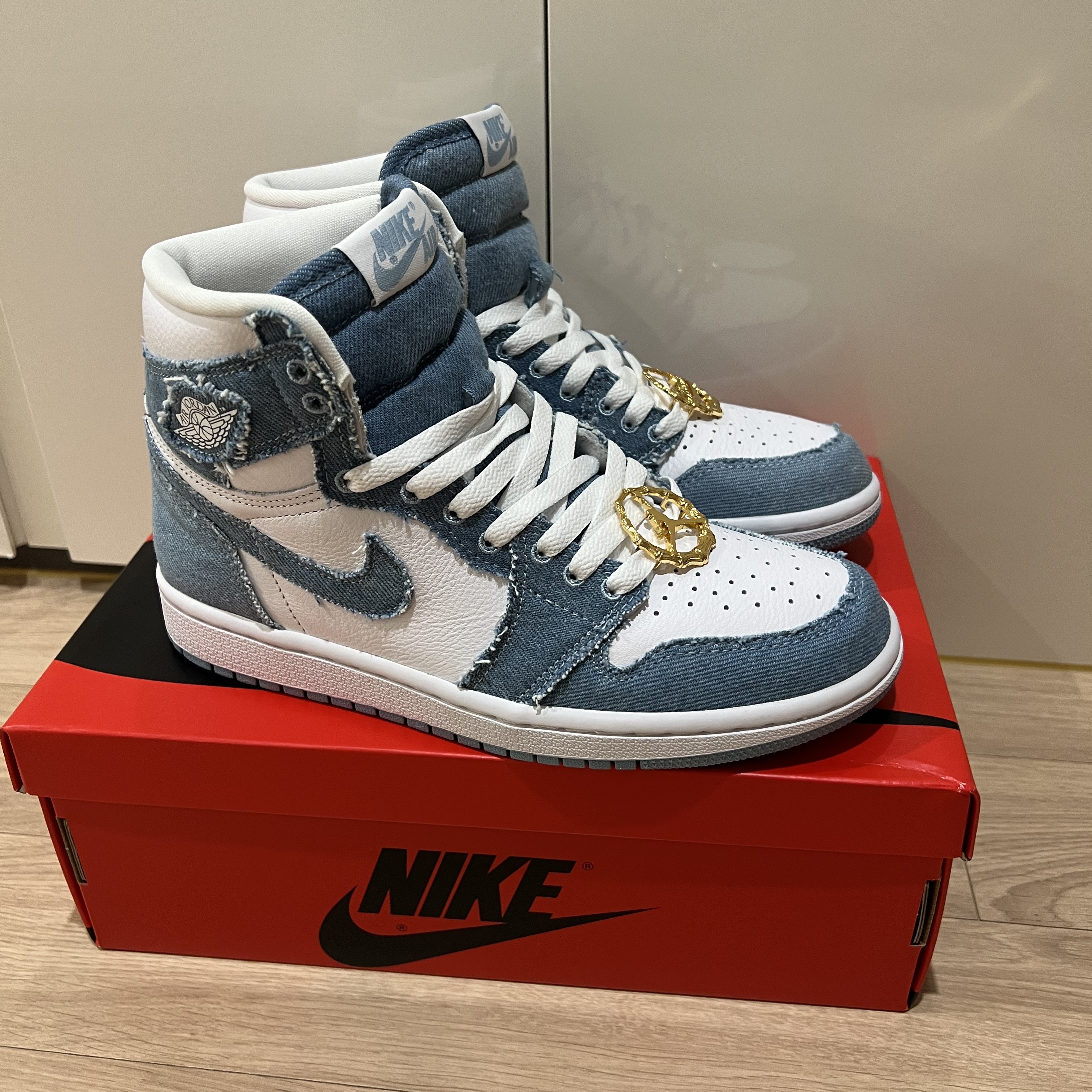 (W) Jordan 1 Retro High OG Denim 착용 스타일 - 1