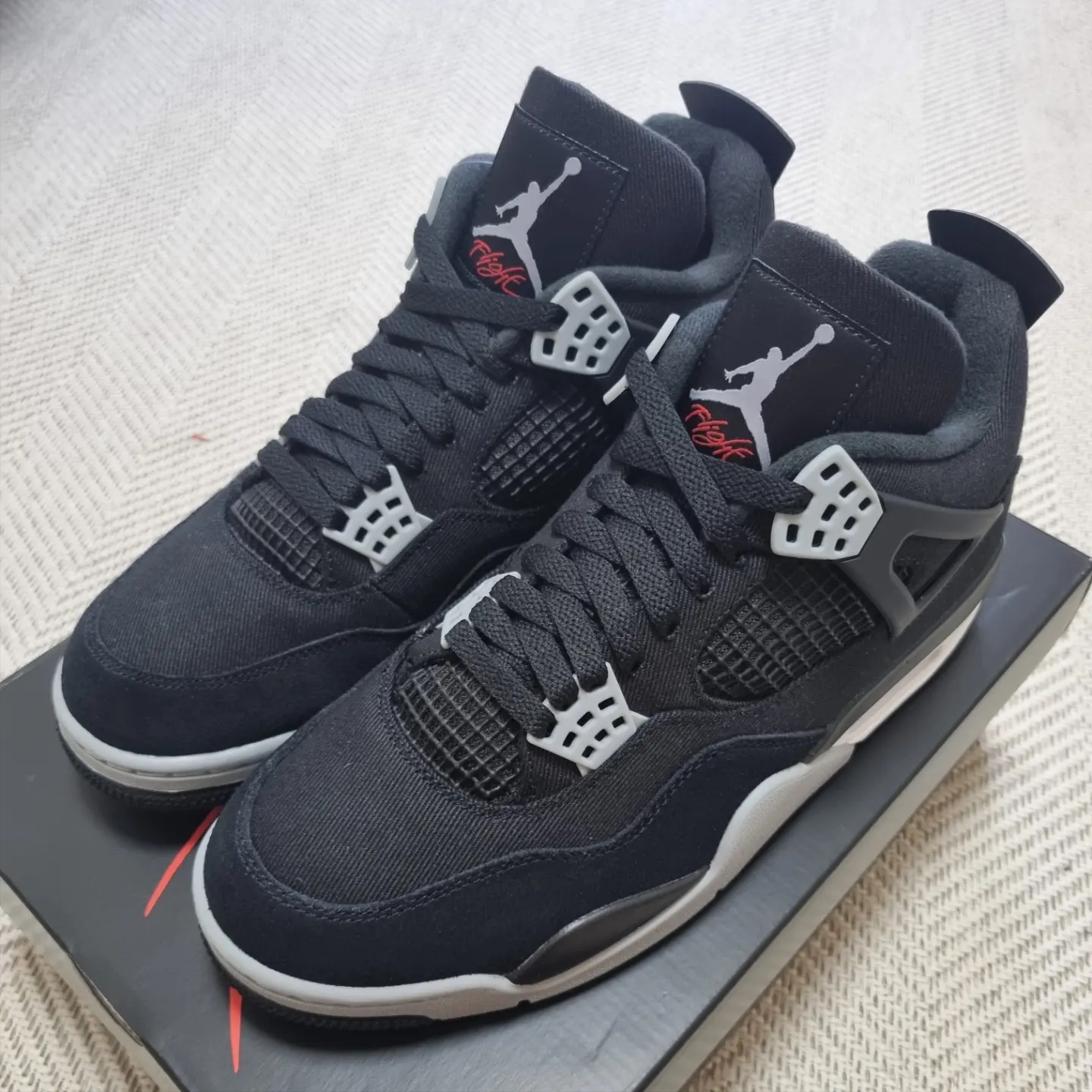 Jordan 4 Retro SE Black and Light Steel 착용 스타일 - 1