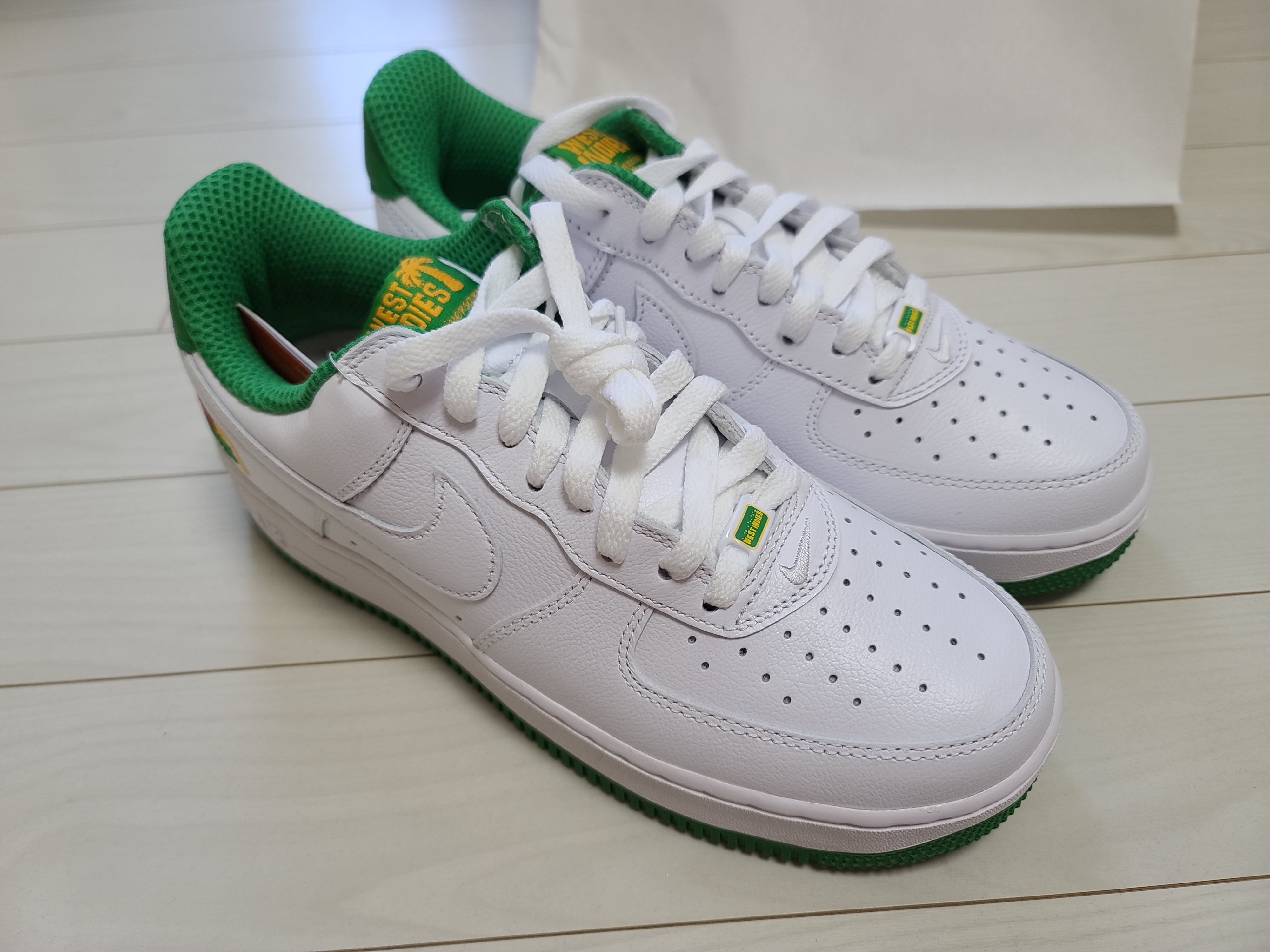 Nike Air Force 1 Low Retro QS West Indies Classic Green 착용 스타일 - 3