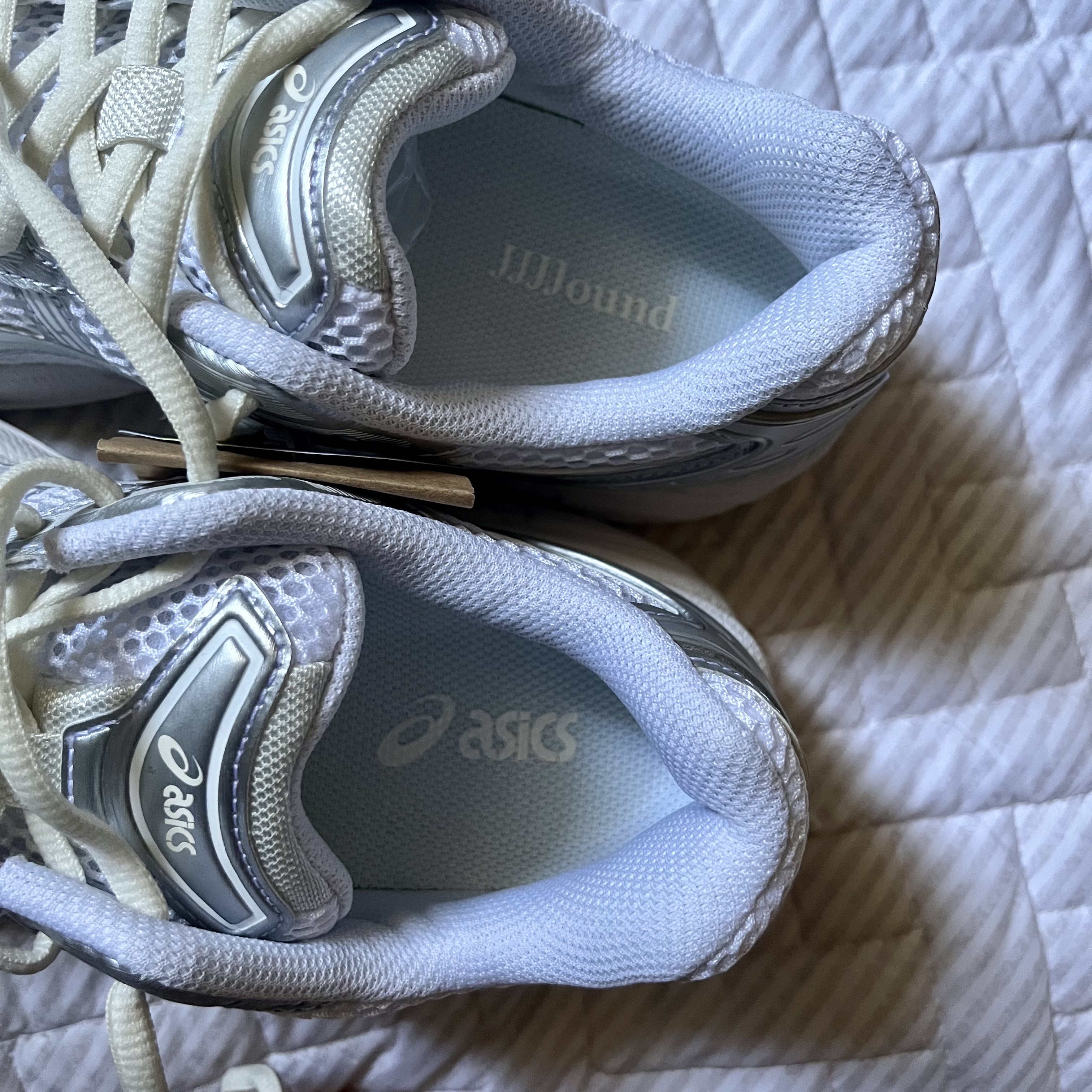 Asics x JJJJound Gel-Kayano 14 Silver White 착용 스타일 - 3
