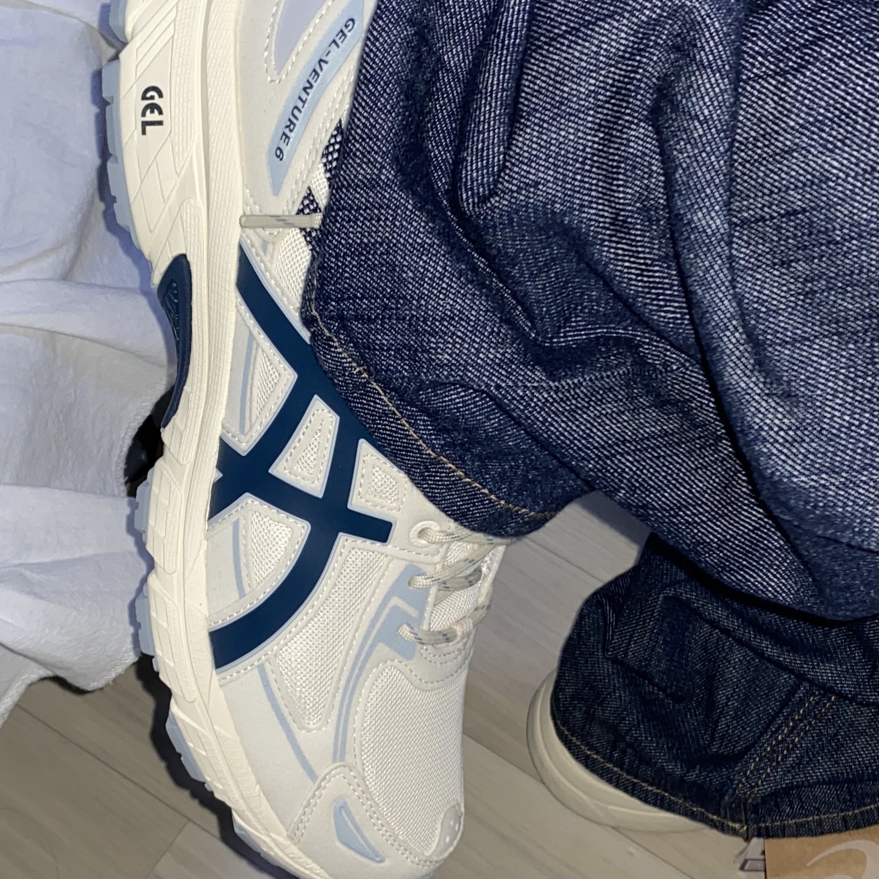 Asics Gel-Venture 6 SPS Birch French Blue 착용 스타일