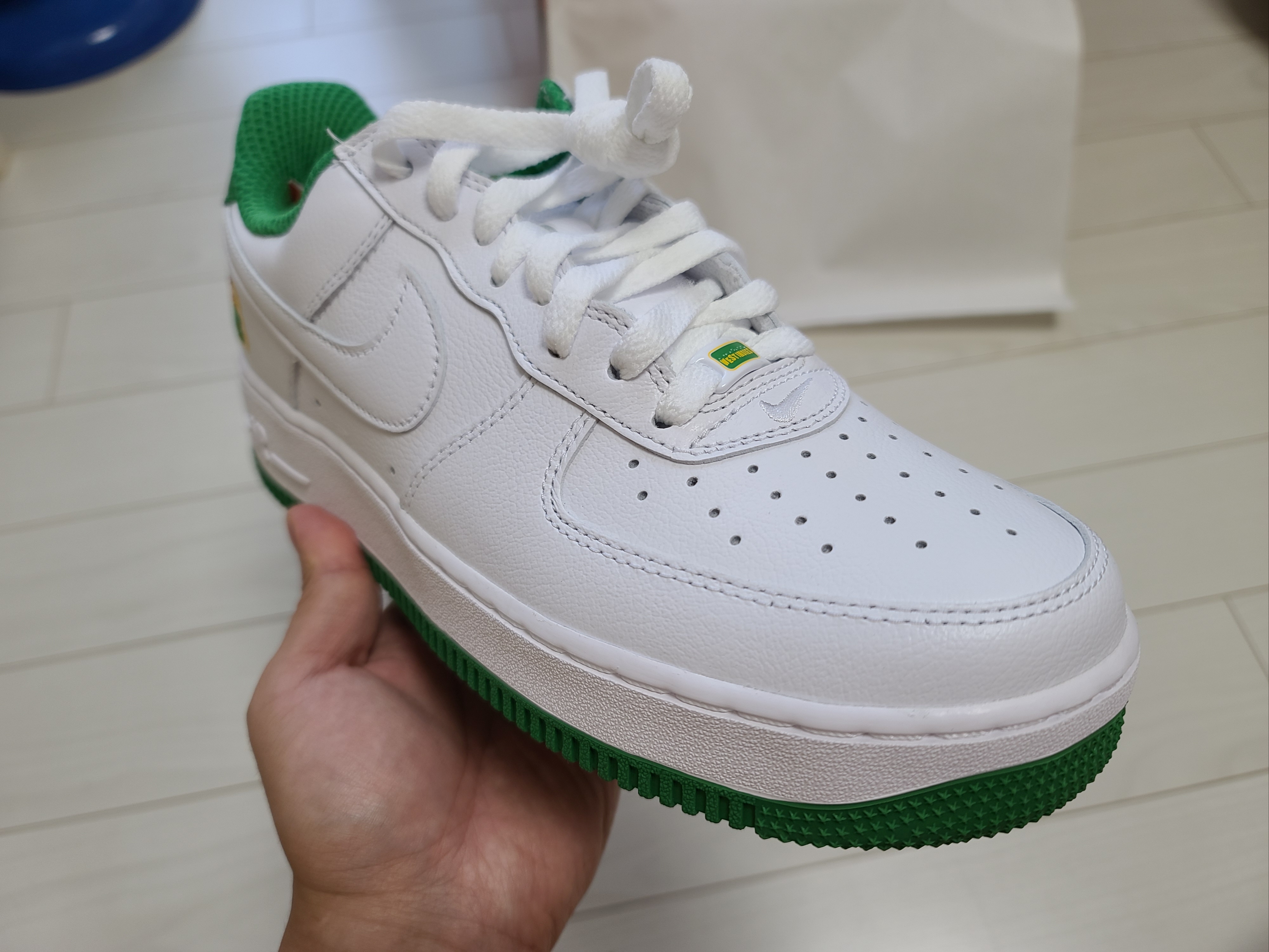 Nike Air Force 1 Low Retro QS West Indies Classic Green 착용 스타일 - 1