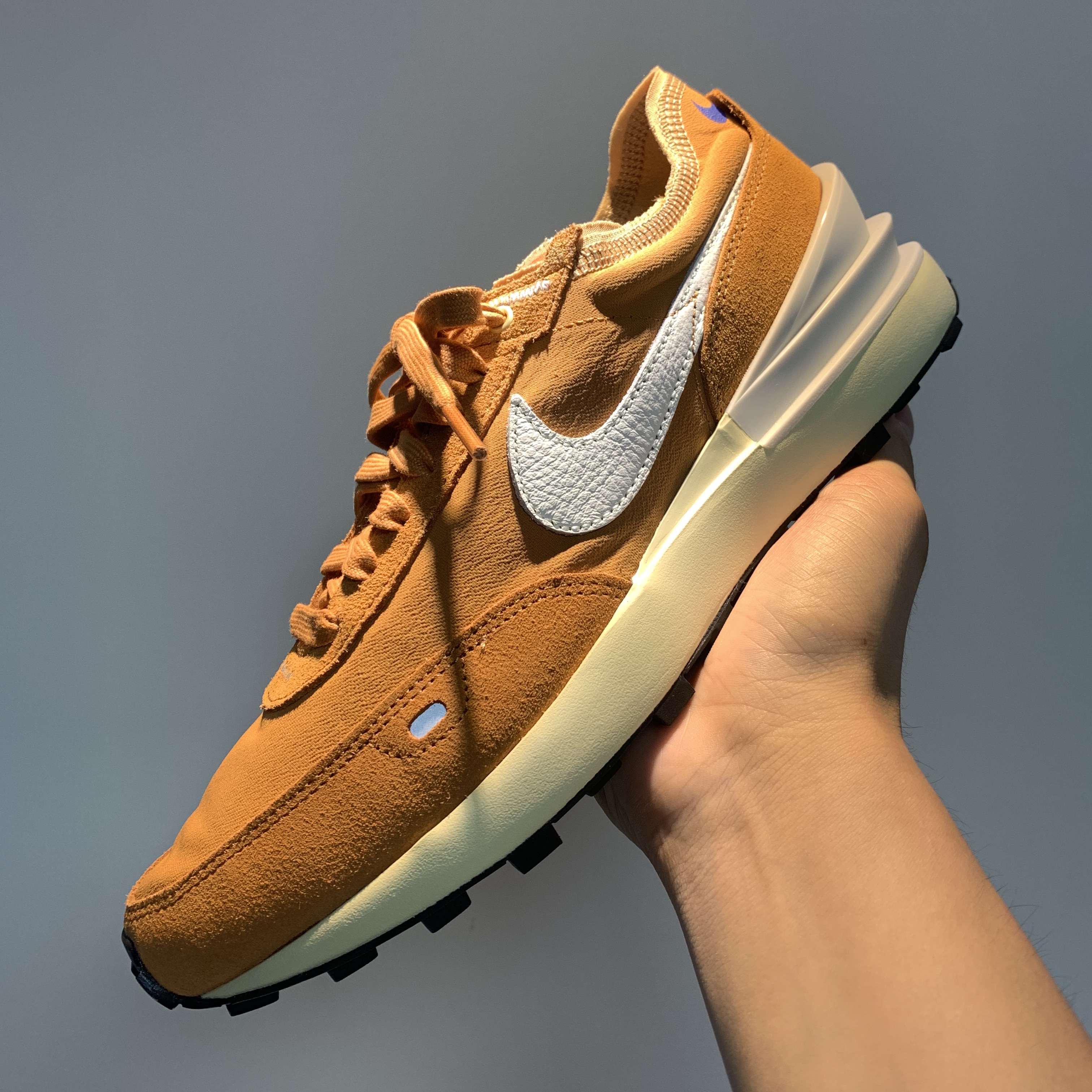 Nike Waffle One Cider sail 착용 스타일