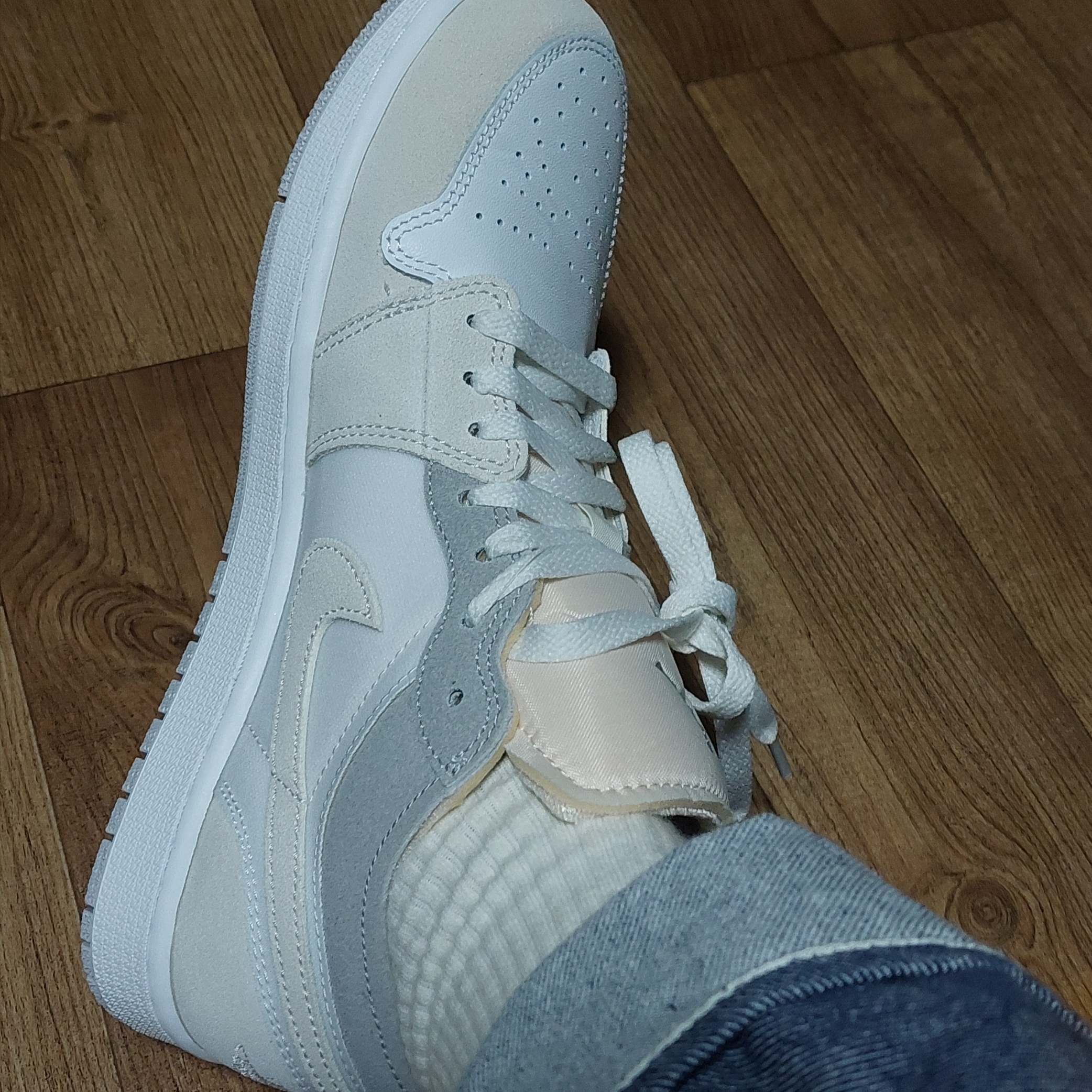 Jordan 1 Low SE Craft White and Phantom 착용 스타일