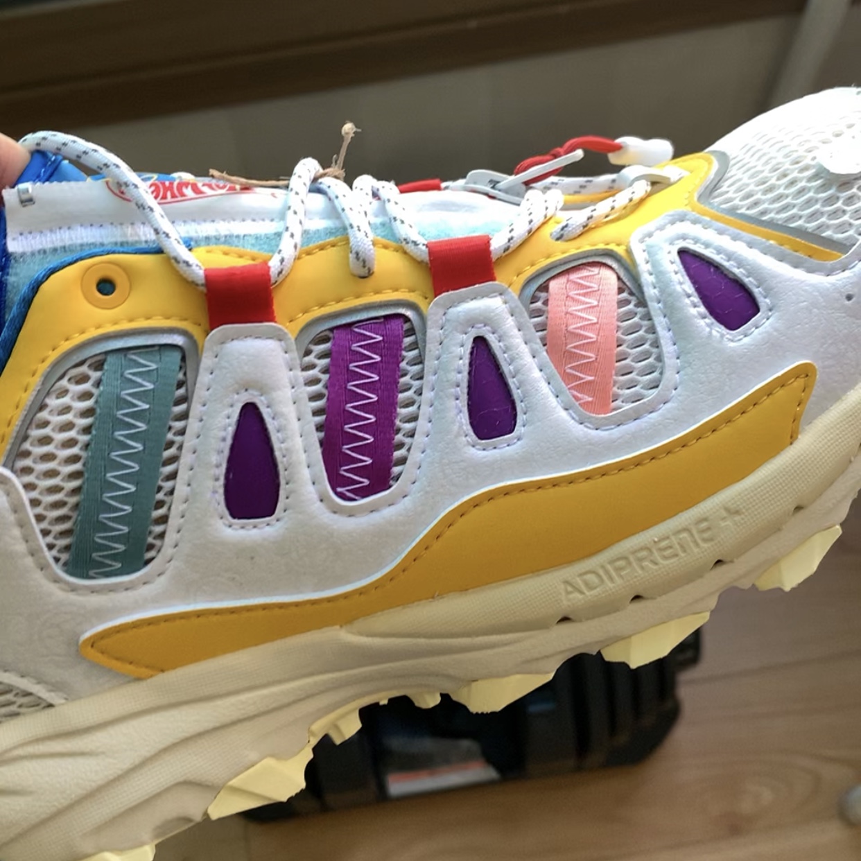 Adidas x Sean Wotherspoon x Hot Wheels Superturf Adventure White Bold Gold 착용 스타일 - 2