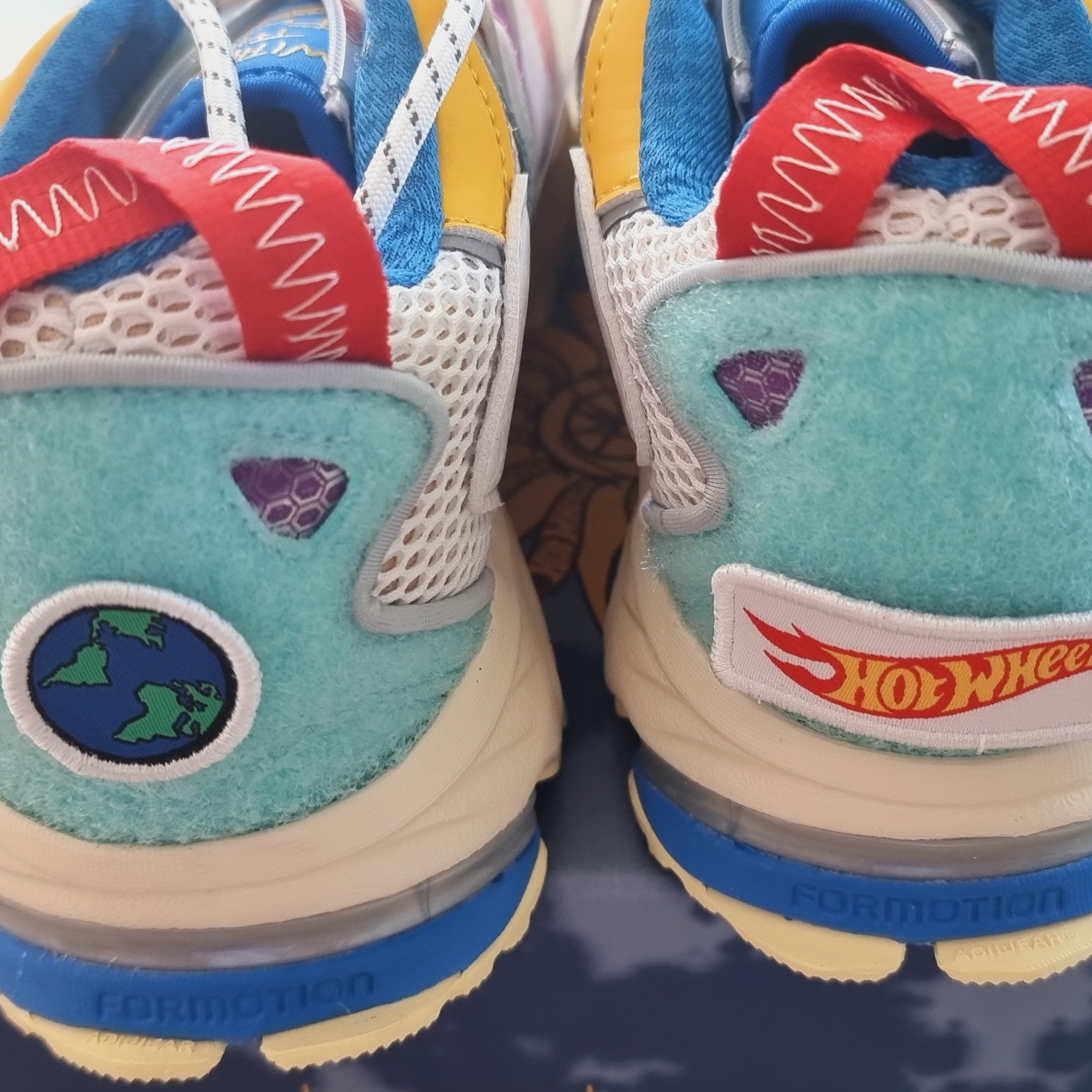 Adidas x Sean Wotherspoon x Hot Wheels Superturf Adventure White Bold Gold 착용 스타일 - 3