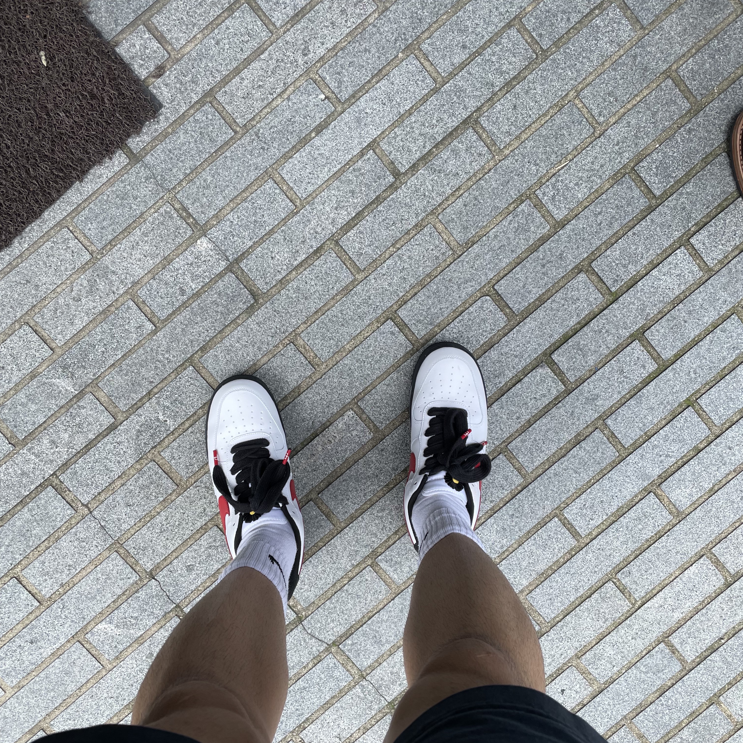 Nike Air Force 1 Low White Black Midsole 착용 스타일 - 2
