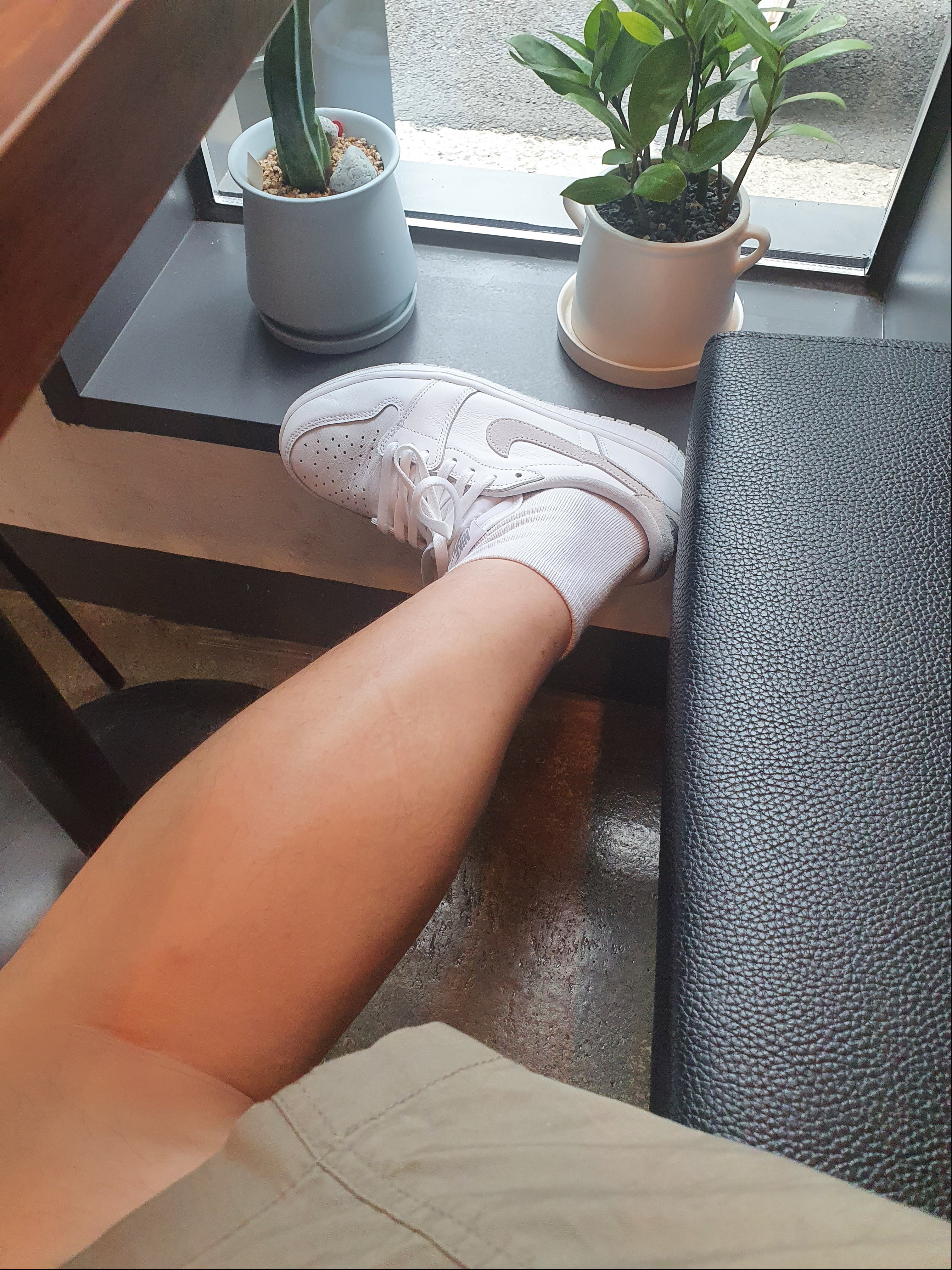Jordan 1 Low OG Neutral Grey 착용 스타일 - 2