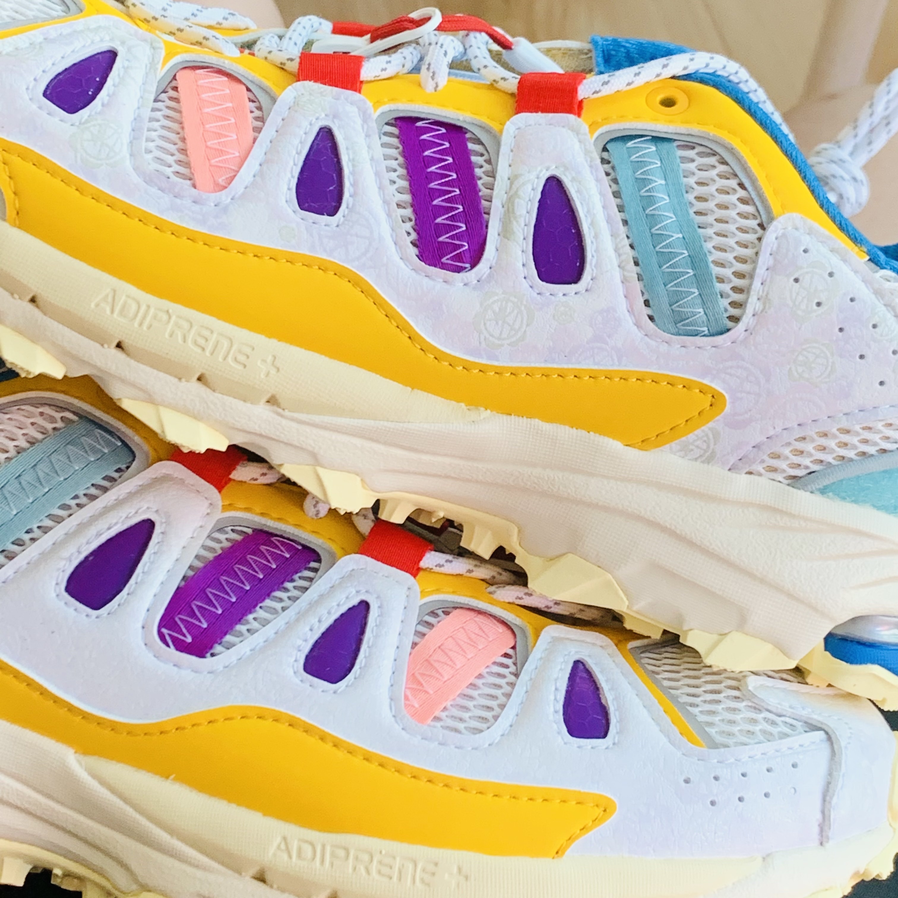 Adidas x Sean Wotherspoon x Hot Wheels Superturf Adventure White Bold Gold 착용 스타일 - 1