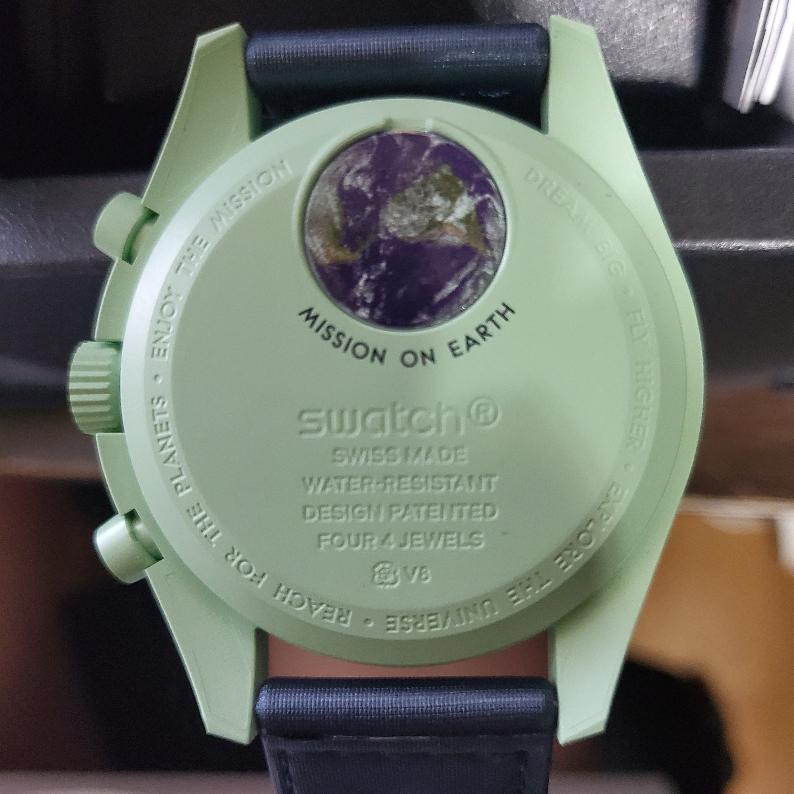 Swatch x Omega Bioceramic MoonSwatch Mission On Earth 착용 스타일 - 2