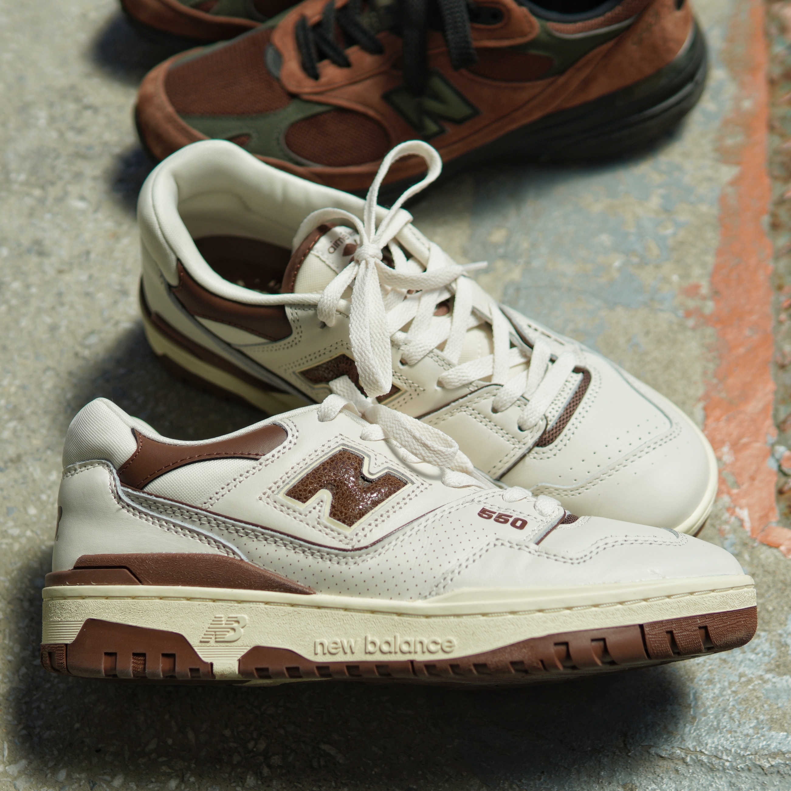 New Balance x Aime Leon Dore 550 Brown 착용 스타일 - 2