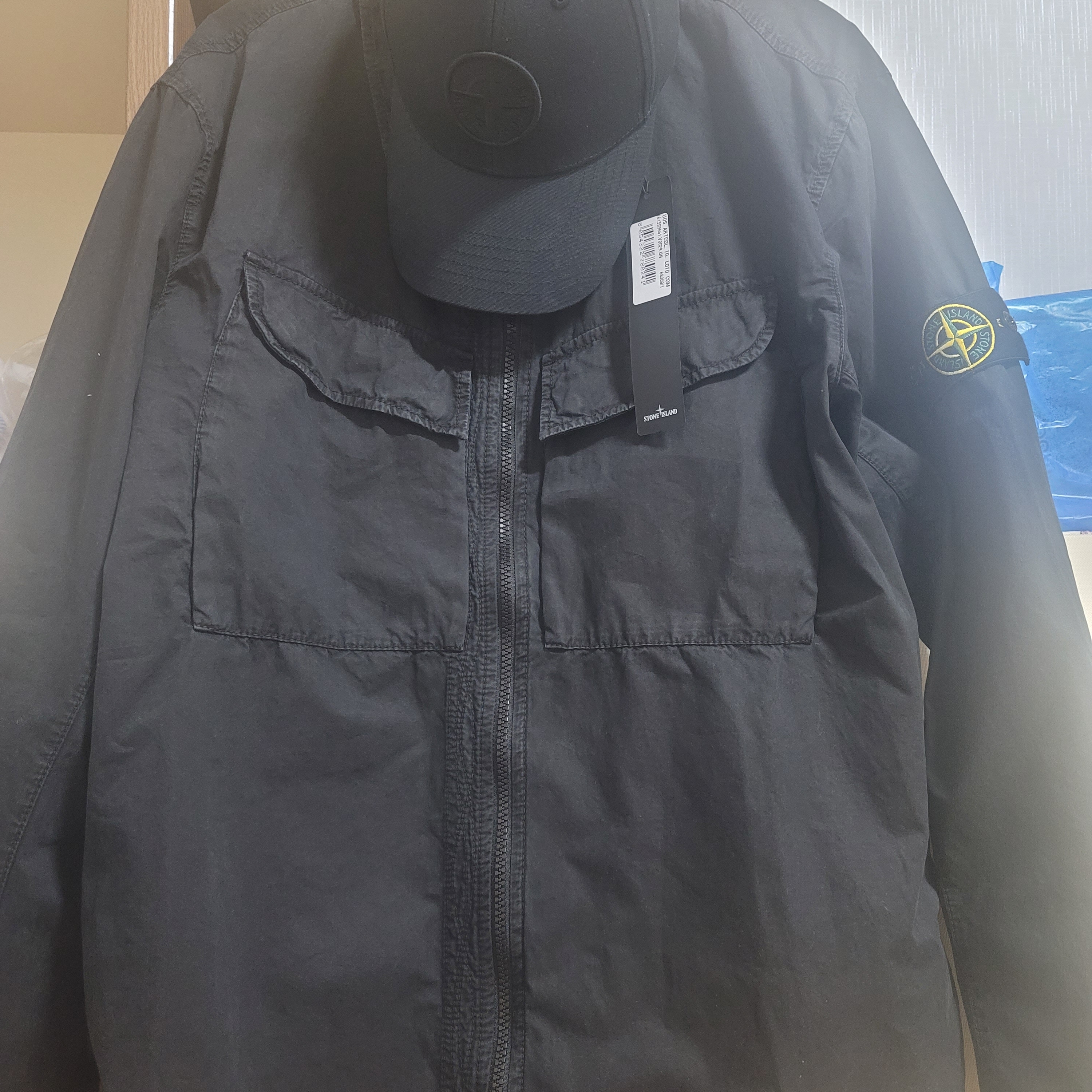 Stone Island 101WN Brushed Cotton Canvas T.CO+OLD Overshirt Black - 22FW, Stone Island 99661/9100996/9100013 6-Panel Embroidery Logo Cap Black 착용 스타일