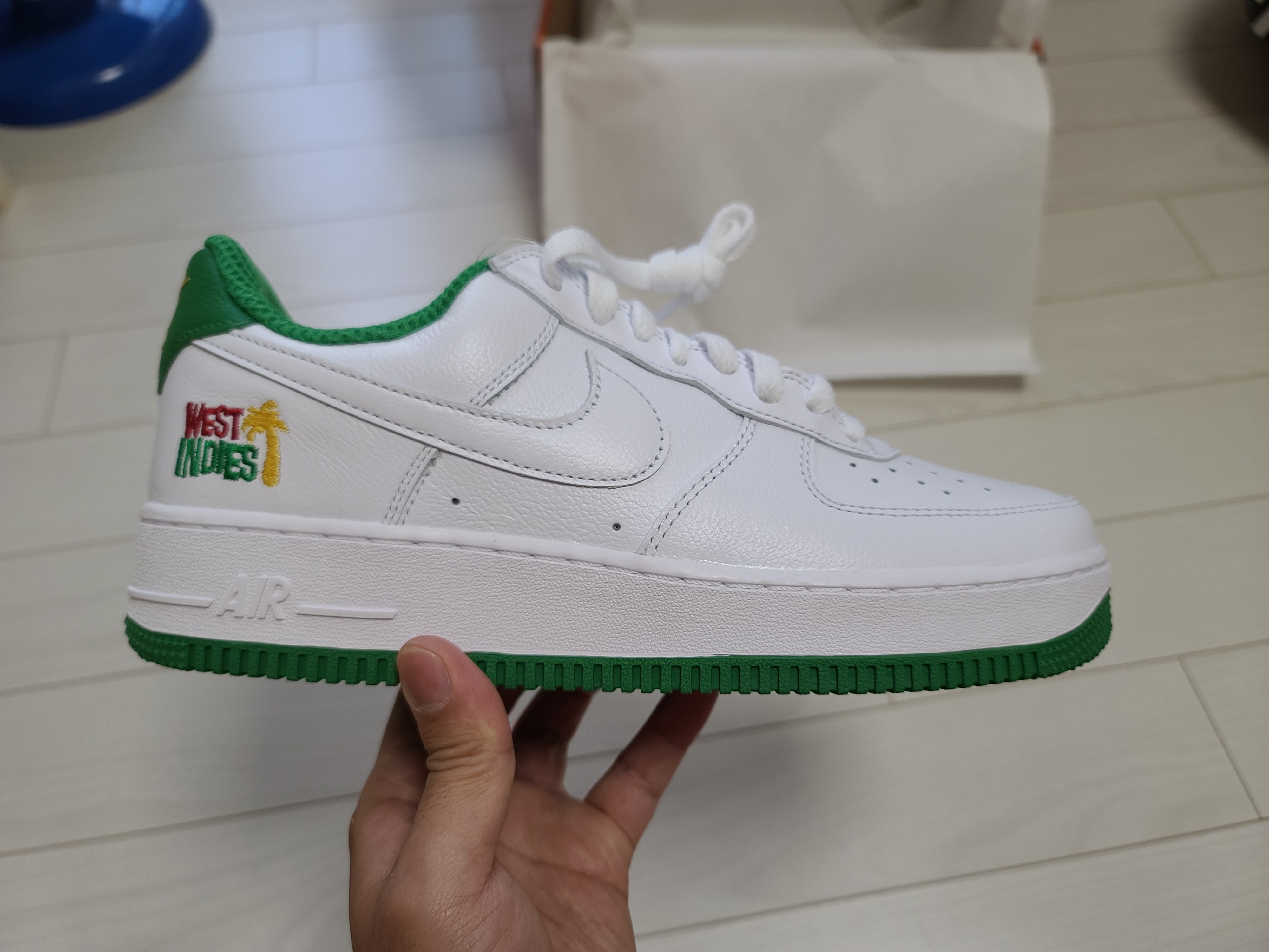 Nike Air Force 1 Low Retro QS West Indies Classic Green 착용 스타일 - 2