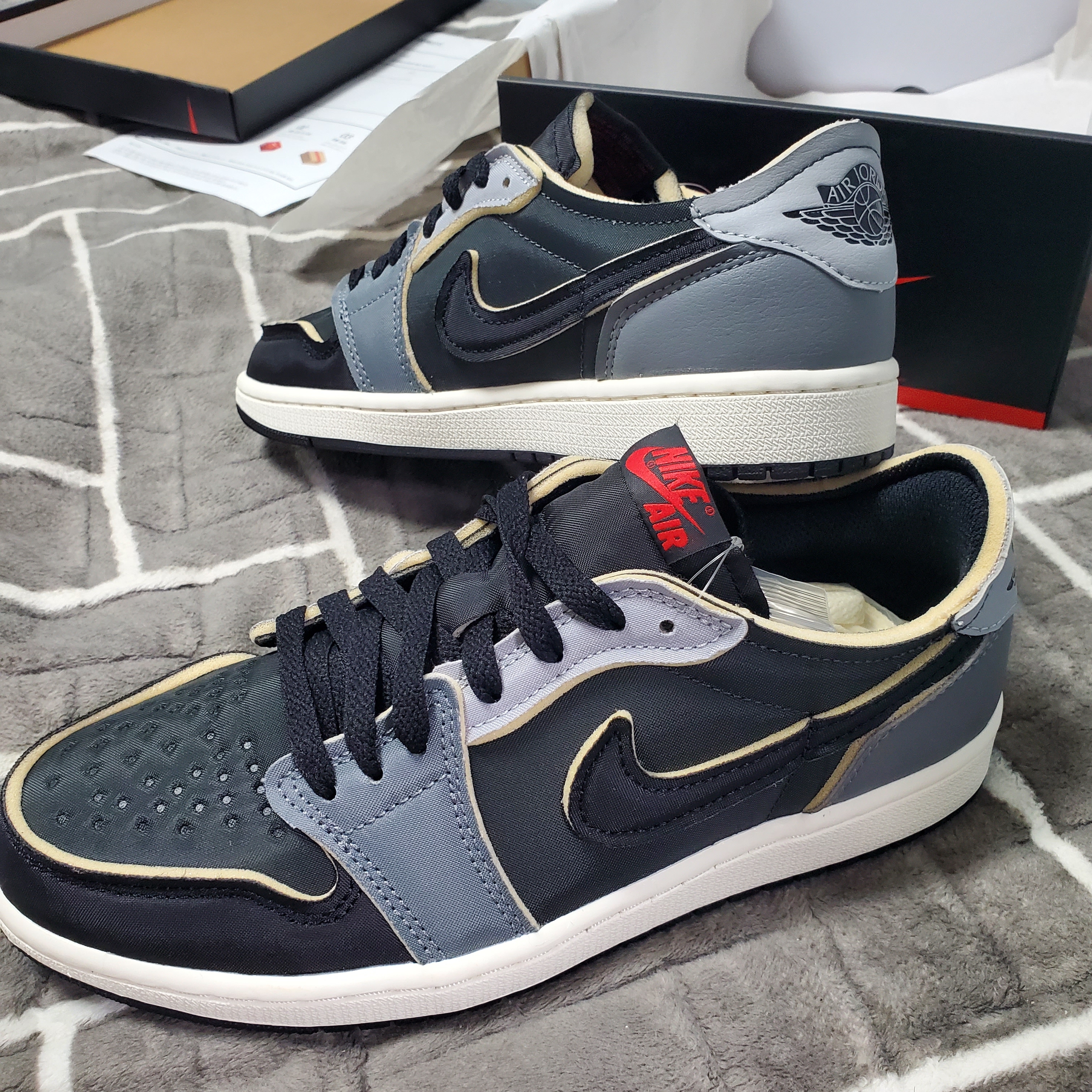 Jordan 1 Retro Low OG EX Black and Smoke Grey 착용 스타일