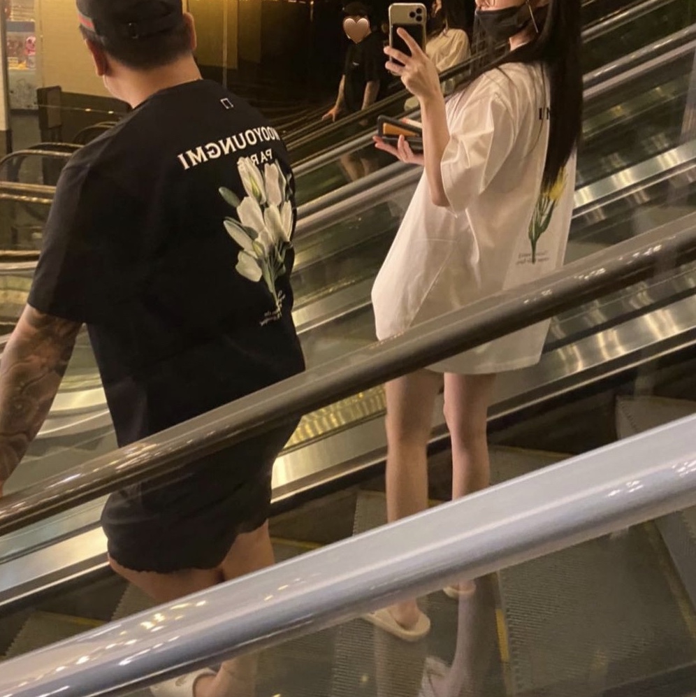 Wooyoungmi Flower Print Back Logo T-Shirt White - 22SS, Wooyoungmi Flower Print Back Logo T-Shirt Black - 22SS 착용 스타일 - 4
