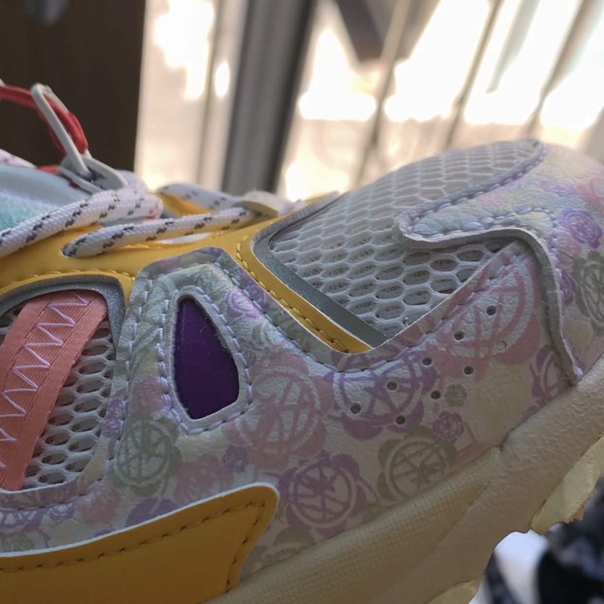 Adidas x Sean Wotherspoon x Hot Wheels Superturf Adventure White Bold Gold 착용 스타일 - 3