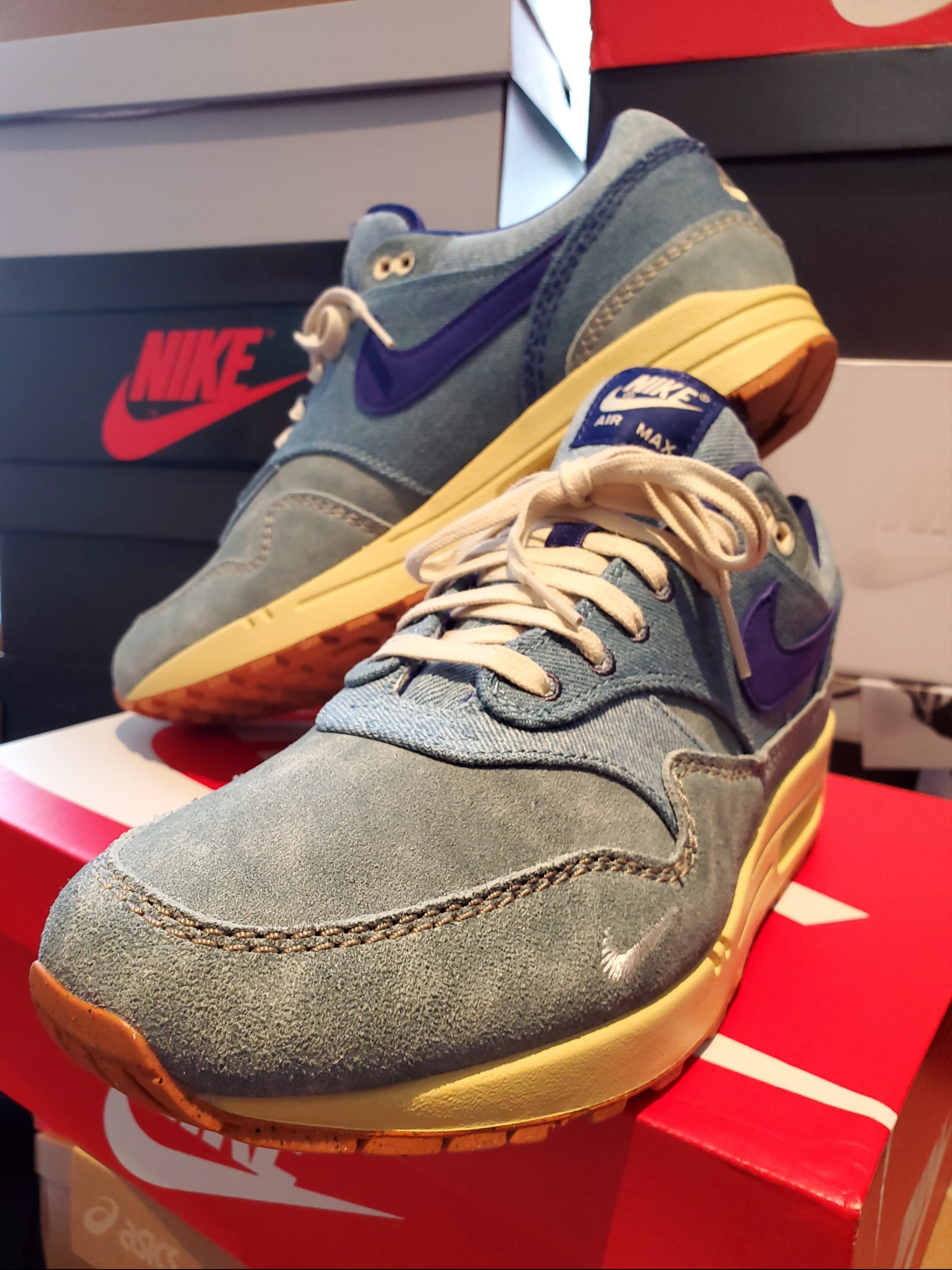 Nike Air Max 1 Premium Dirty Denim 착용 스타일 - 1