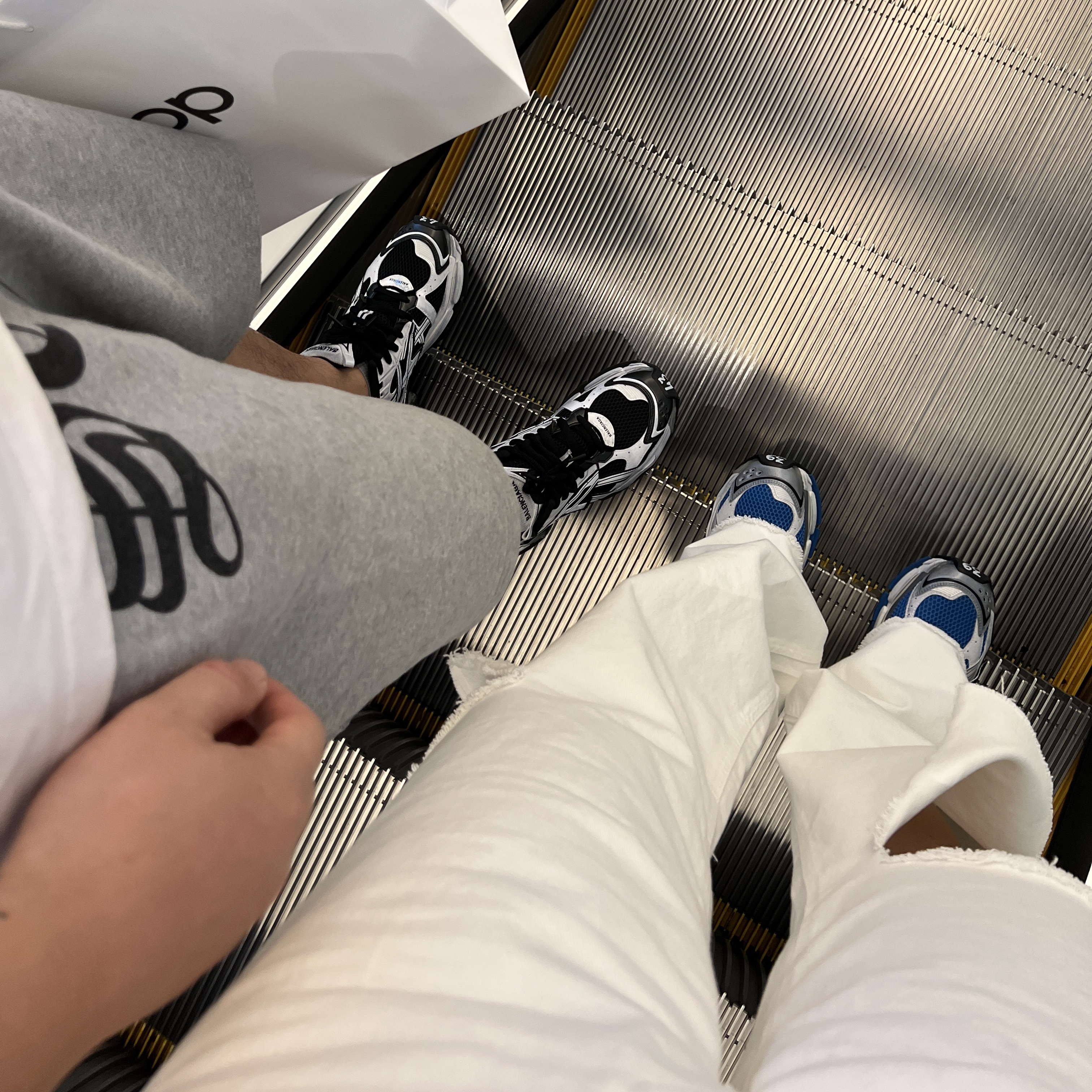 Balenciaga Runner Sneakers Blue White, Balenciaga Runner Sneakers Black White 착용 스타일