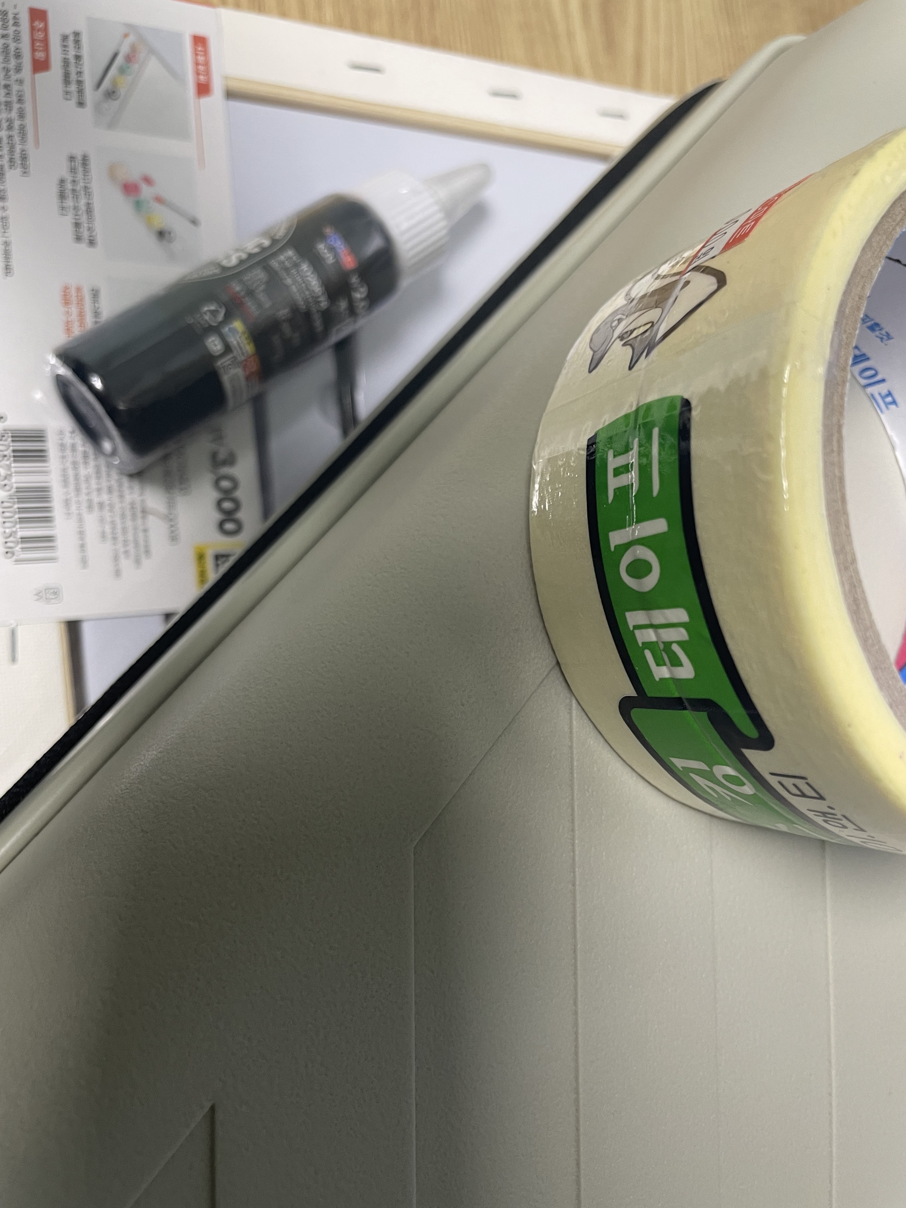 Off-White x Amore Pacific Protection Box (Without Cosmetics) 착용 스타일