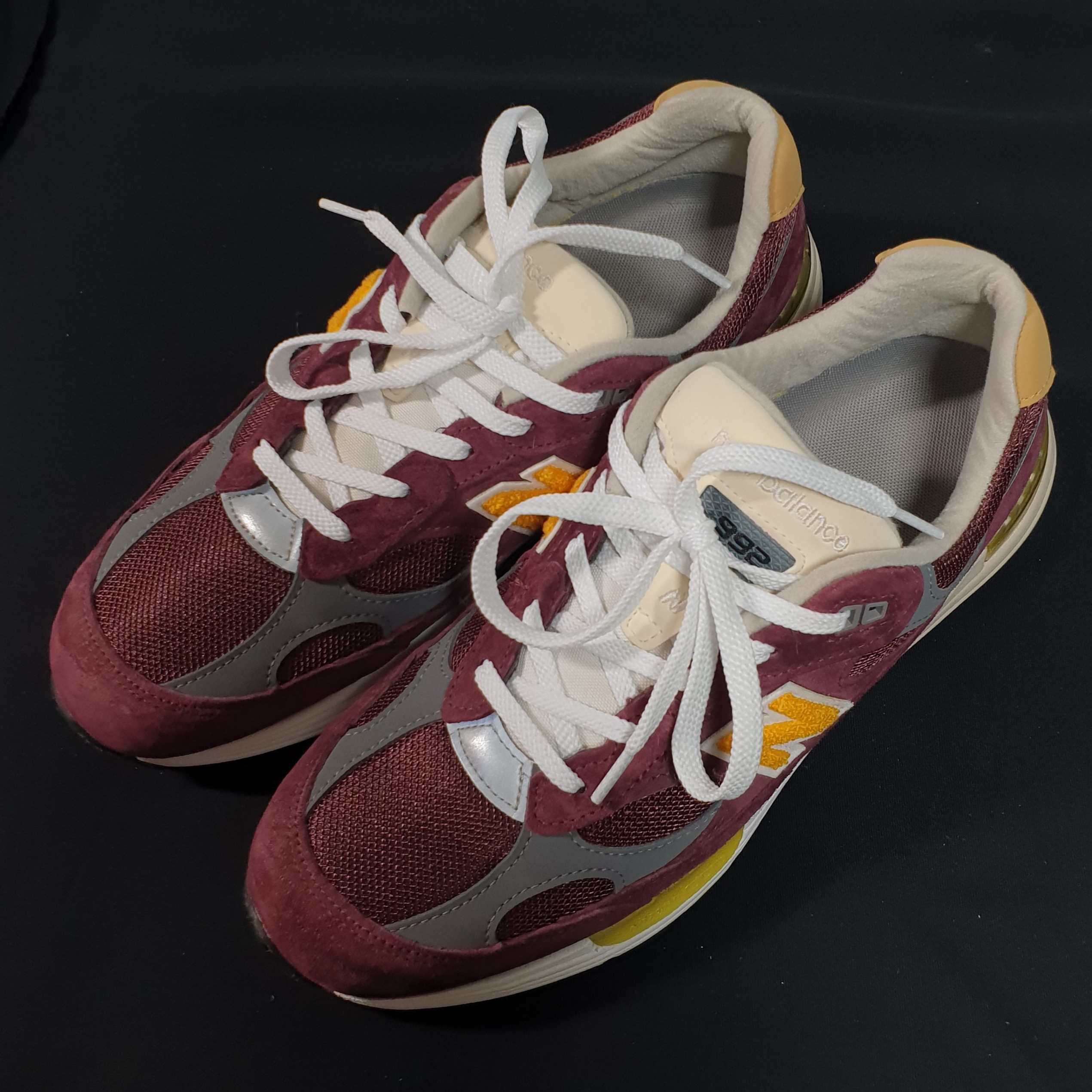 New Balance 992 Made in USA Burgundy Gold 착용 스타일