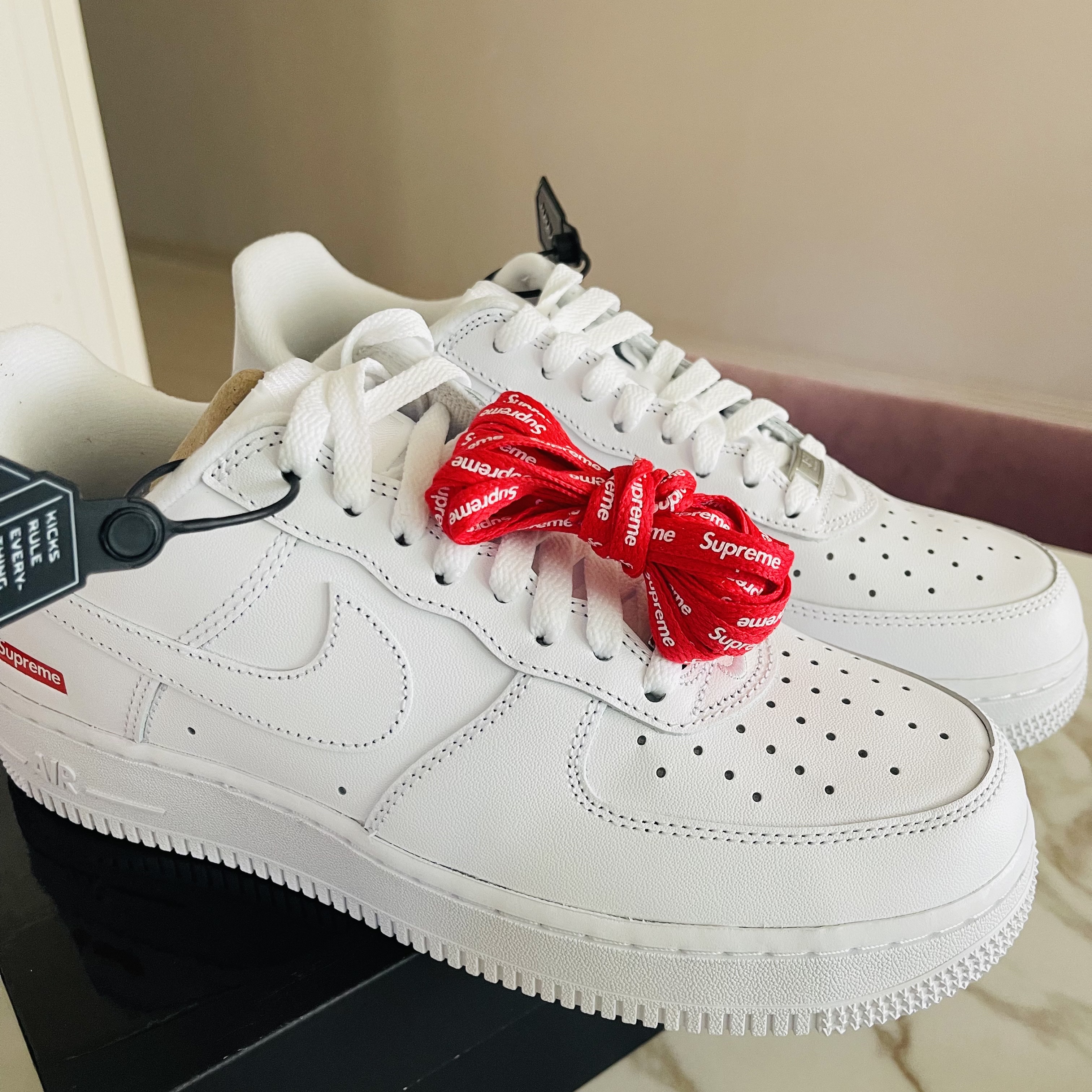 Nike x Supreme Air Force 1 Low White 착용 스타일 - 2