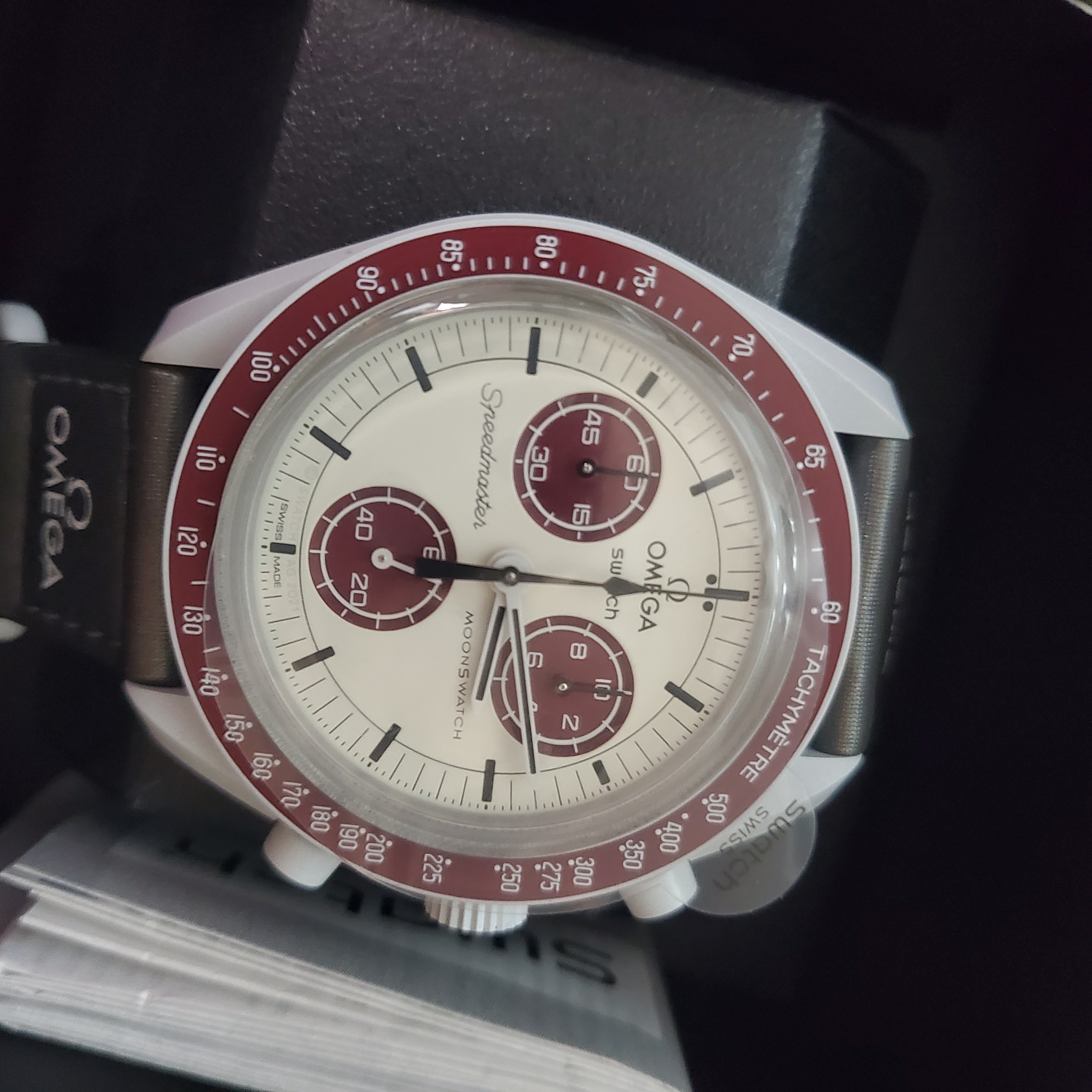 Swatch x Omega Bioceramic MoonSwatch Mission To Pluto 착용 스타일 - 3