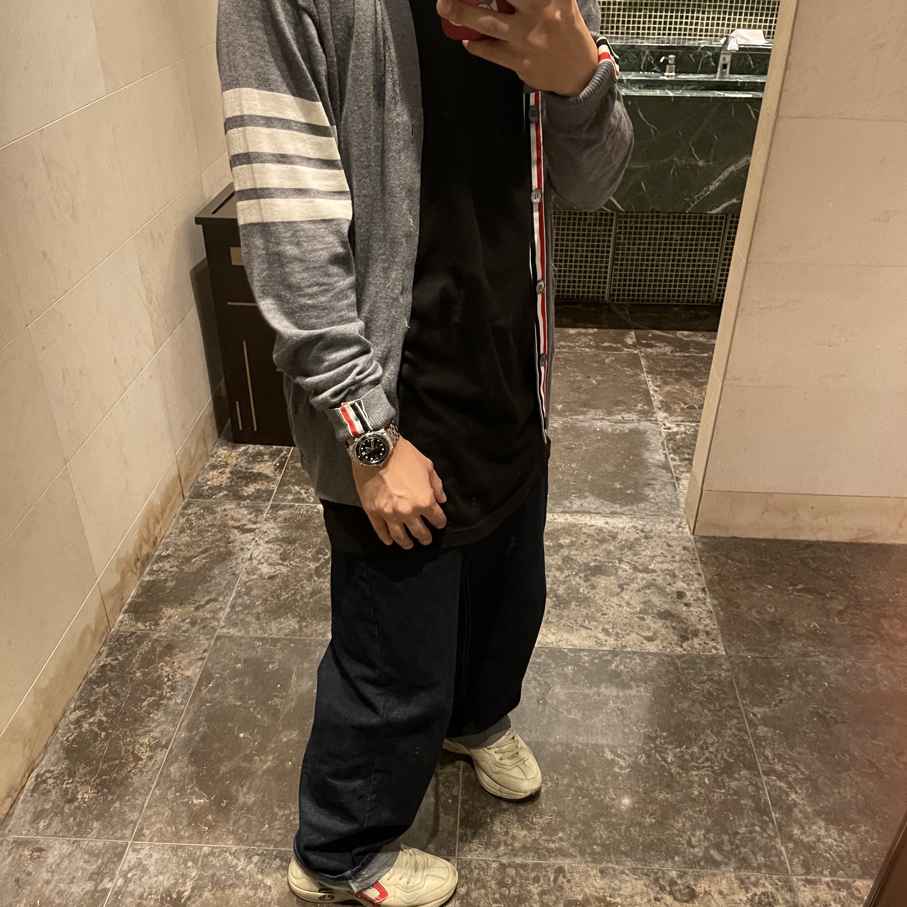 Gucci Rhyton Leather Sneakers Mouth, Thom Browne Sustainable Fine Merino Wool 4-Bar Classic Cardigan Medium Grey 착용 스타일