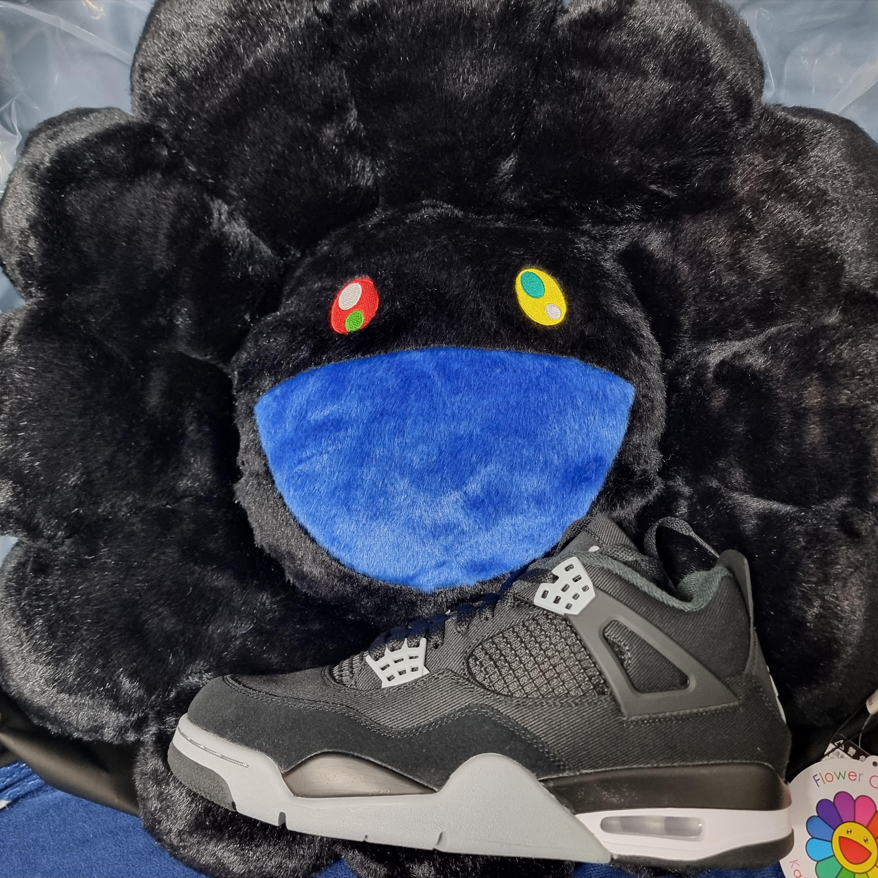 Jordan 4 Retro SE Black and Light Steel, Kaikai Kiki Flower Cushion 60cm Black 착용 스타일