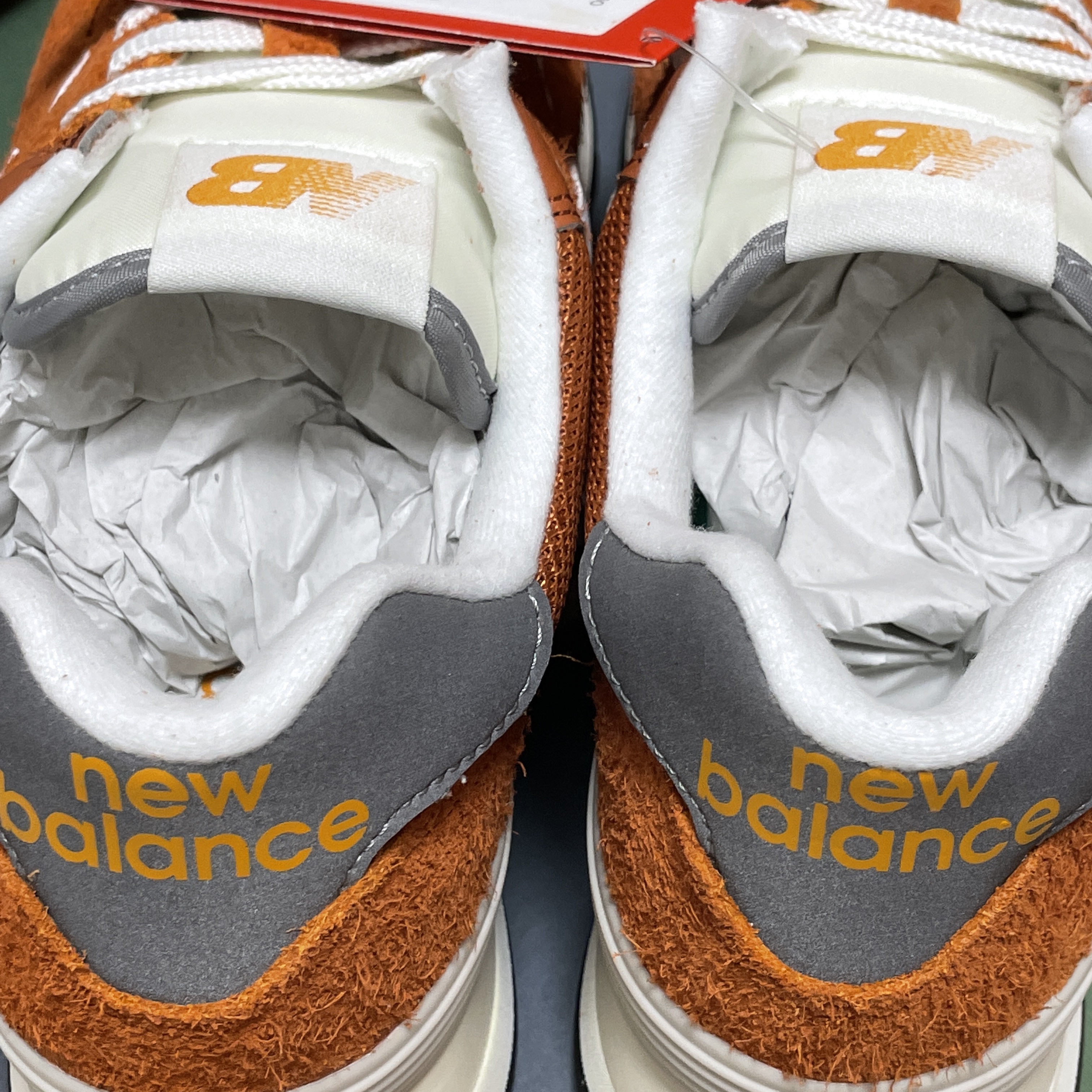 New Balance 574 Heritage Orange Burst White 착용 스타일 - 1