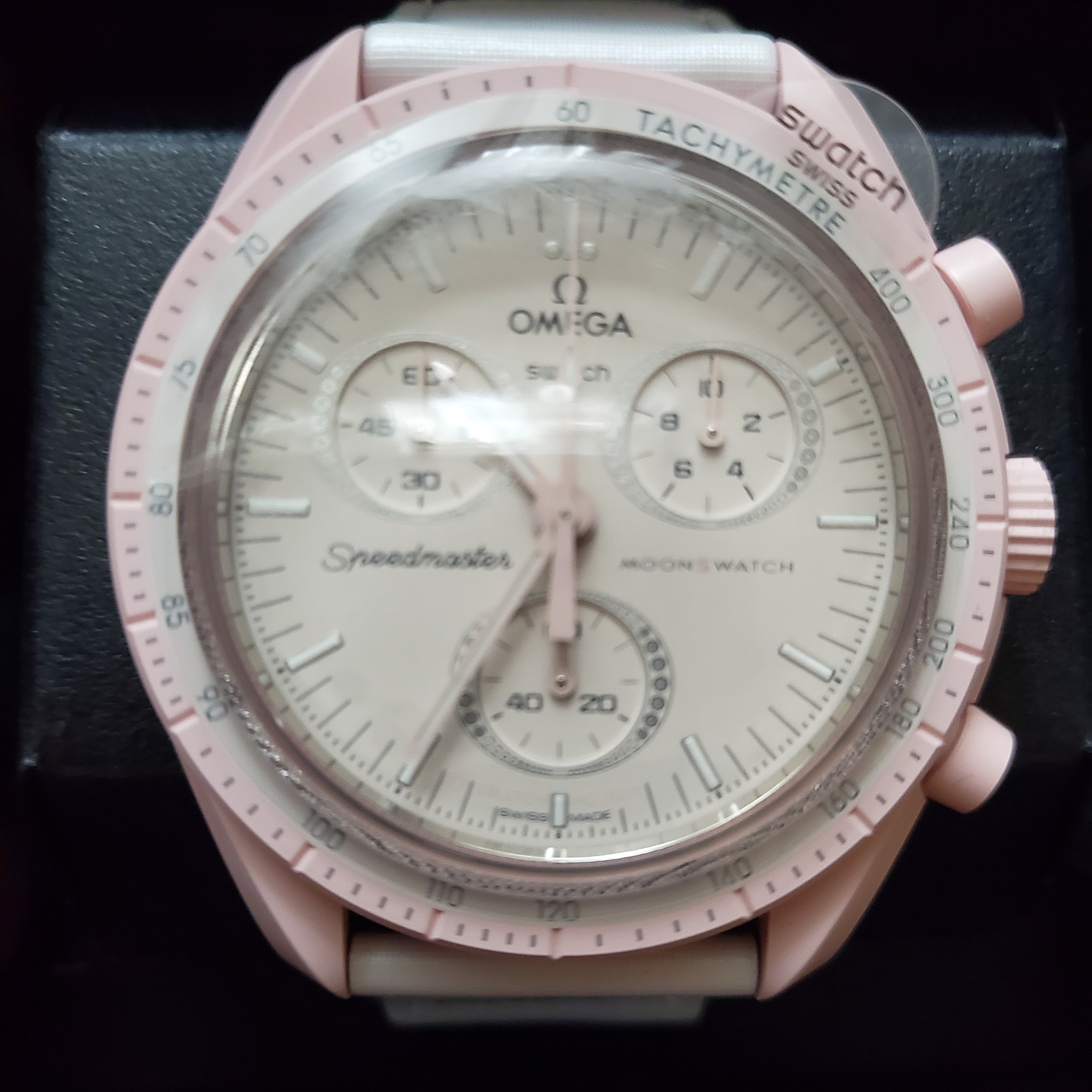 Swatch x Omega Bioceramic MoonSwatch Mission To Venus 착용 스타일 - 1