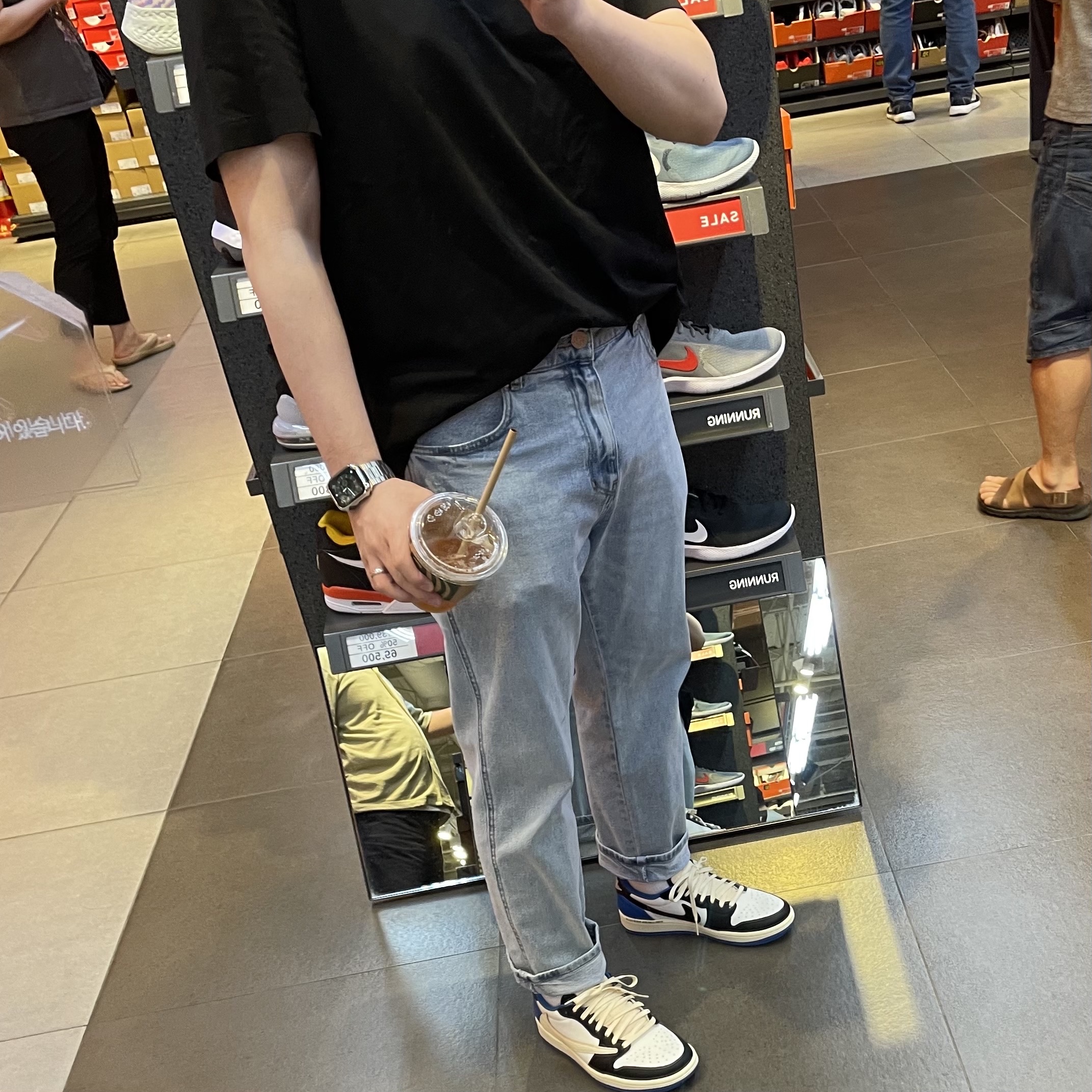 Jordan 1 x Travis Scott x Fragment Retro Low OG SP Military Blue 착용 스타일