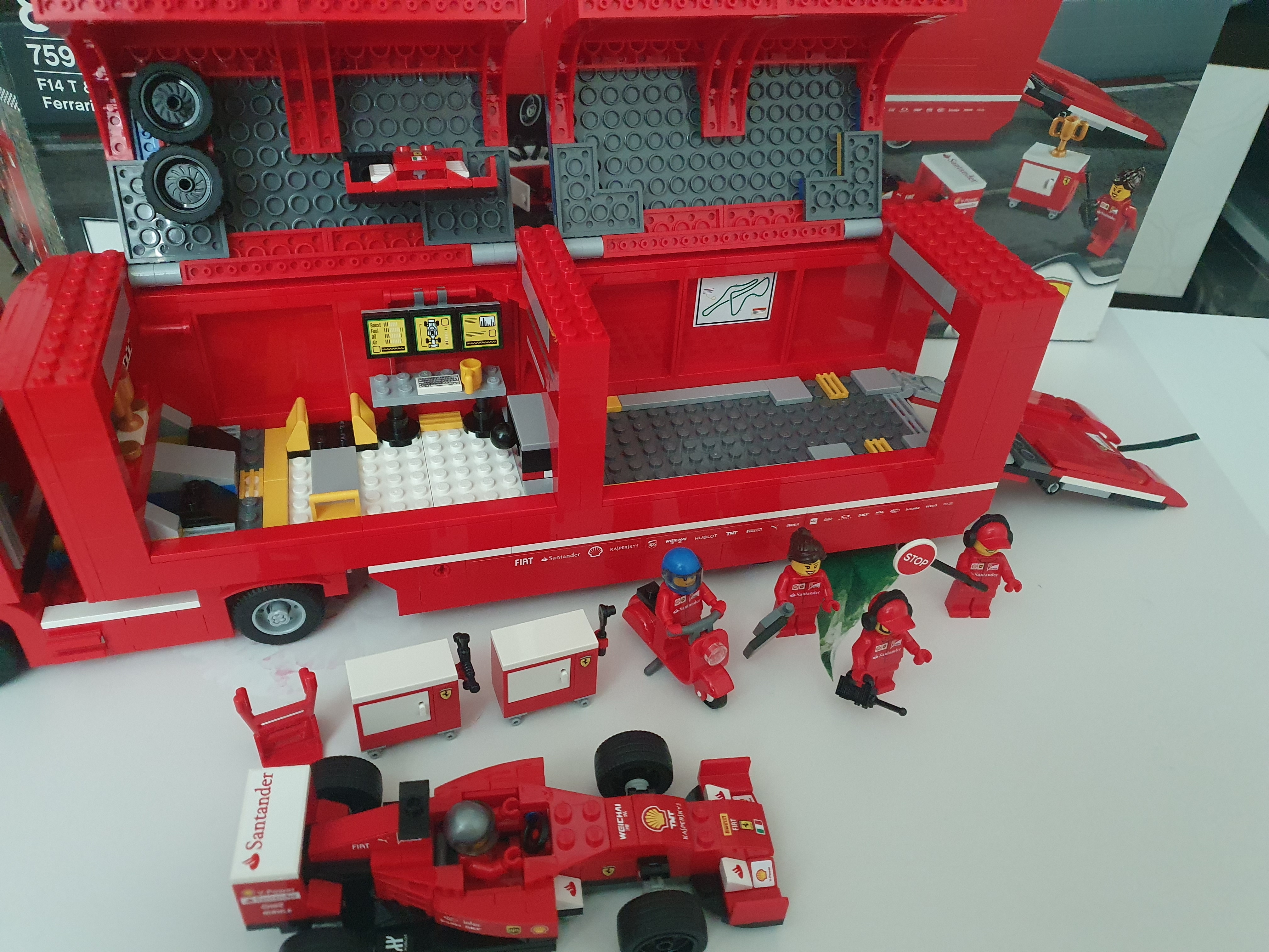 Lego F14 T & Scuderia Ferrari Truck 착용 스타일 - 3