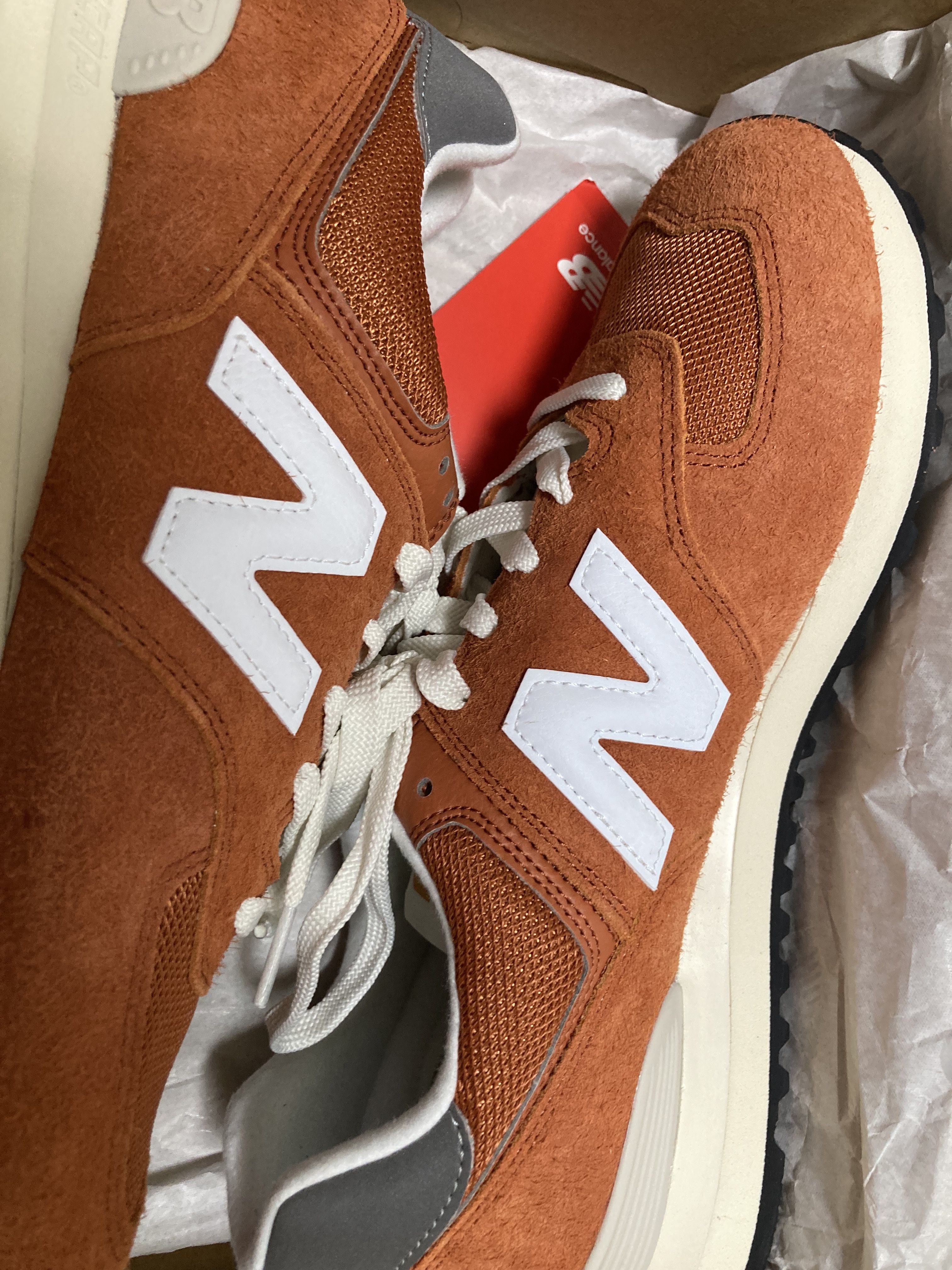 New Balance 574 Heritage Orange Burst White 착용 스타일 - 3